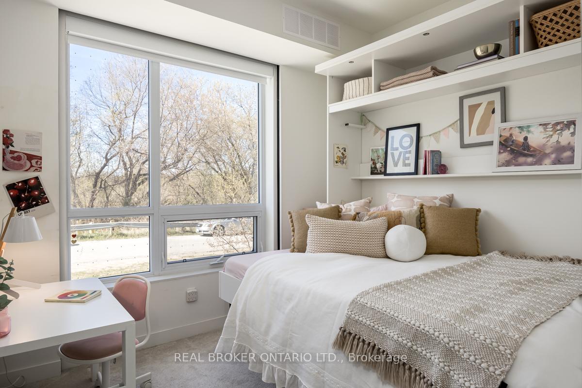 3 Bedrooms Condo at 10 Wilby, Toronto For sale