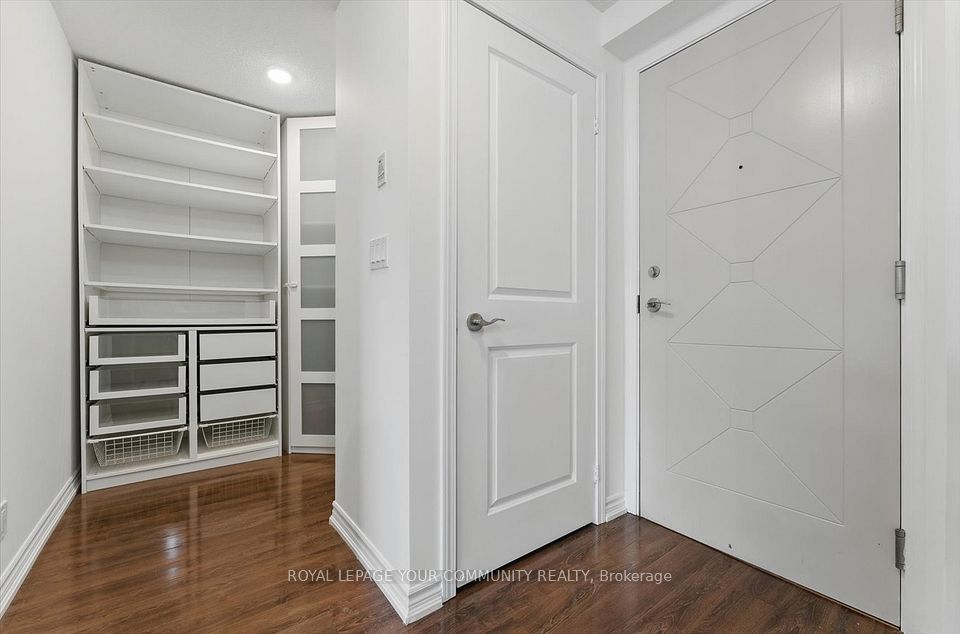 #214 - 18 Harding Boulevard, Richmond Hill, ON L4C 0T3