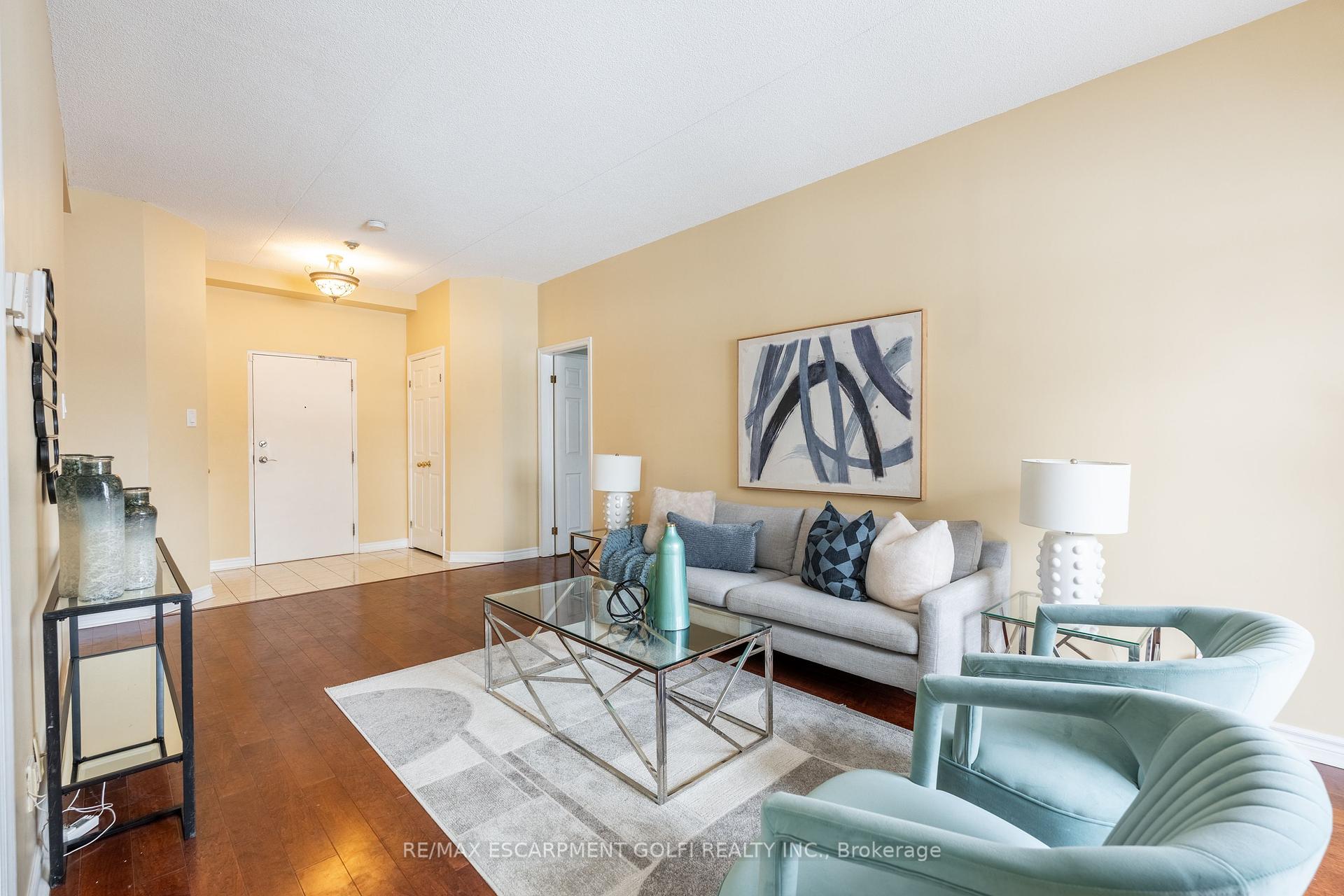 2 Bedrooms Condo at 416 Limeridge, Hamilton For sale