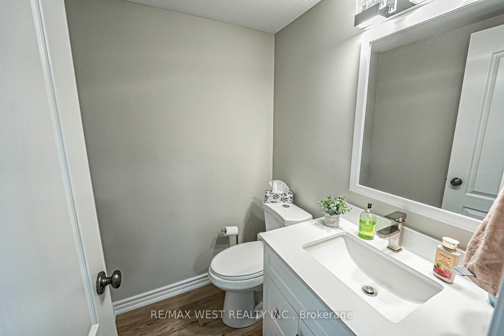 3 Bedrooms Condo at 3050 Rotary, Burlington For sale
