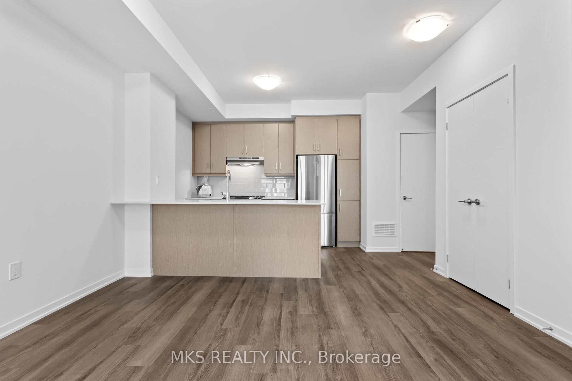 3 Bedrooms Condo at 121 Honeycrisp,  Vaughan For sale
