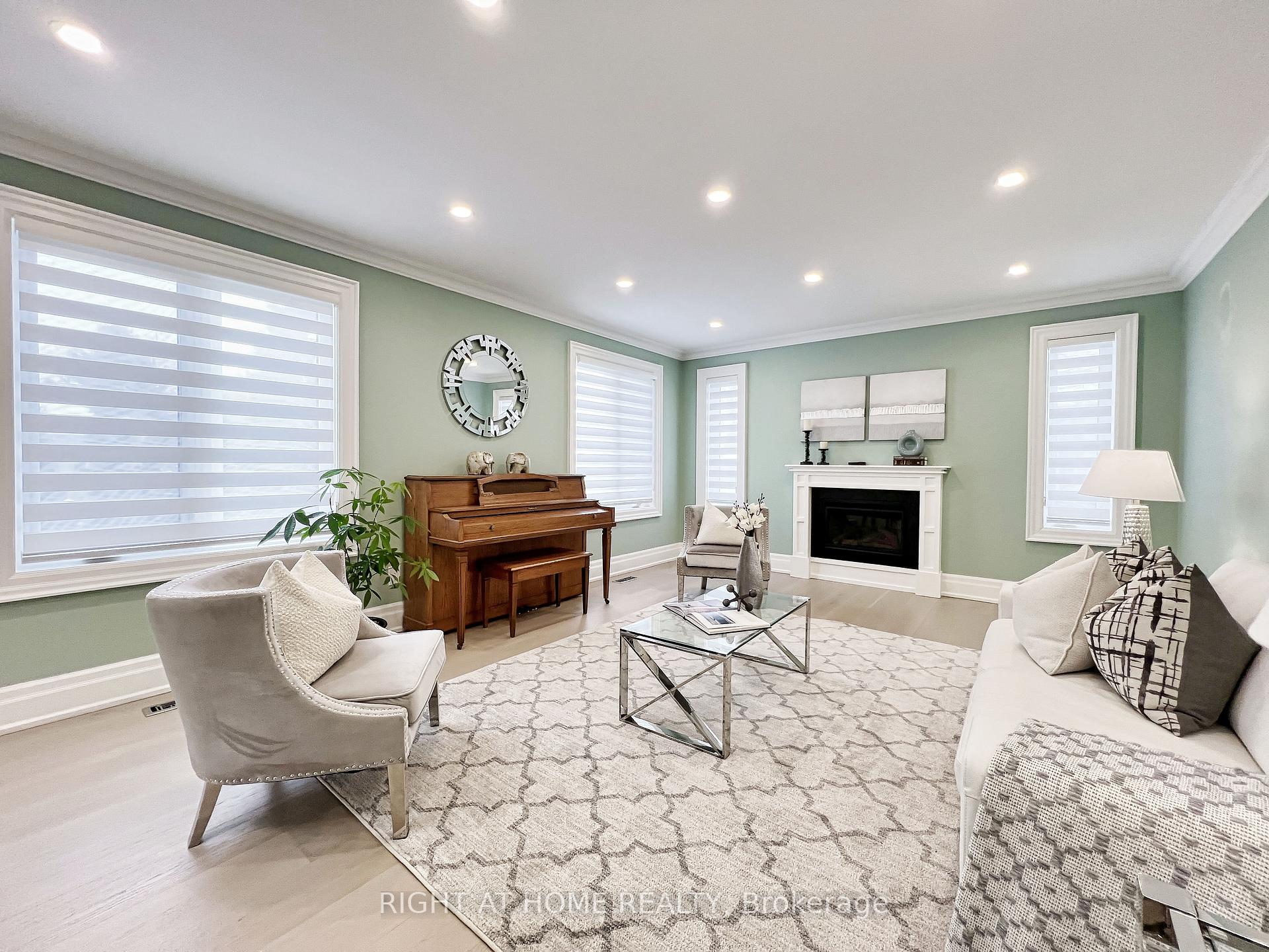 152 Holmes Avenue, Toronto, ON M2N 4M6