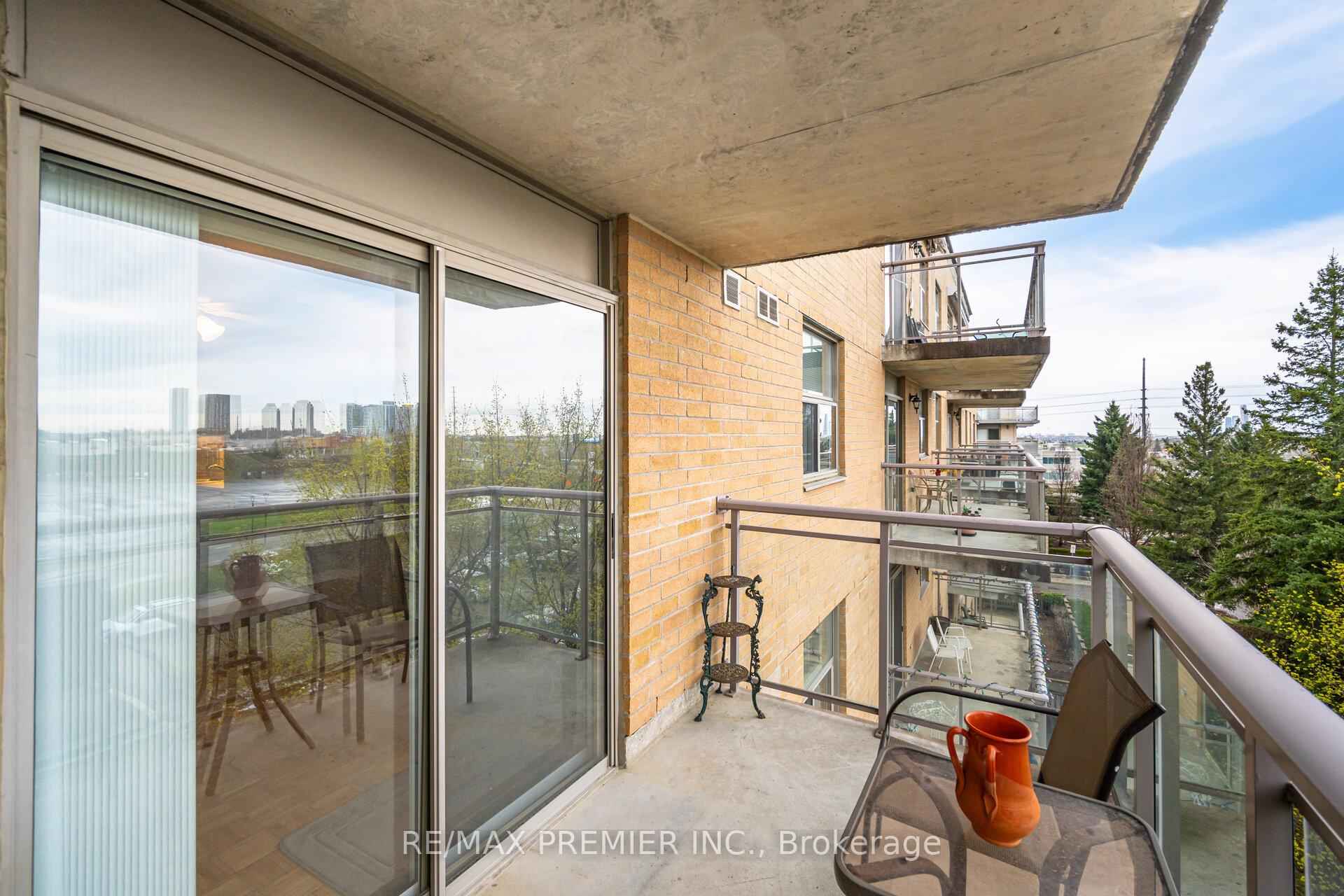 1 Bedroom Condo at 2502 Rutherford,  Vaughan For sale