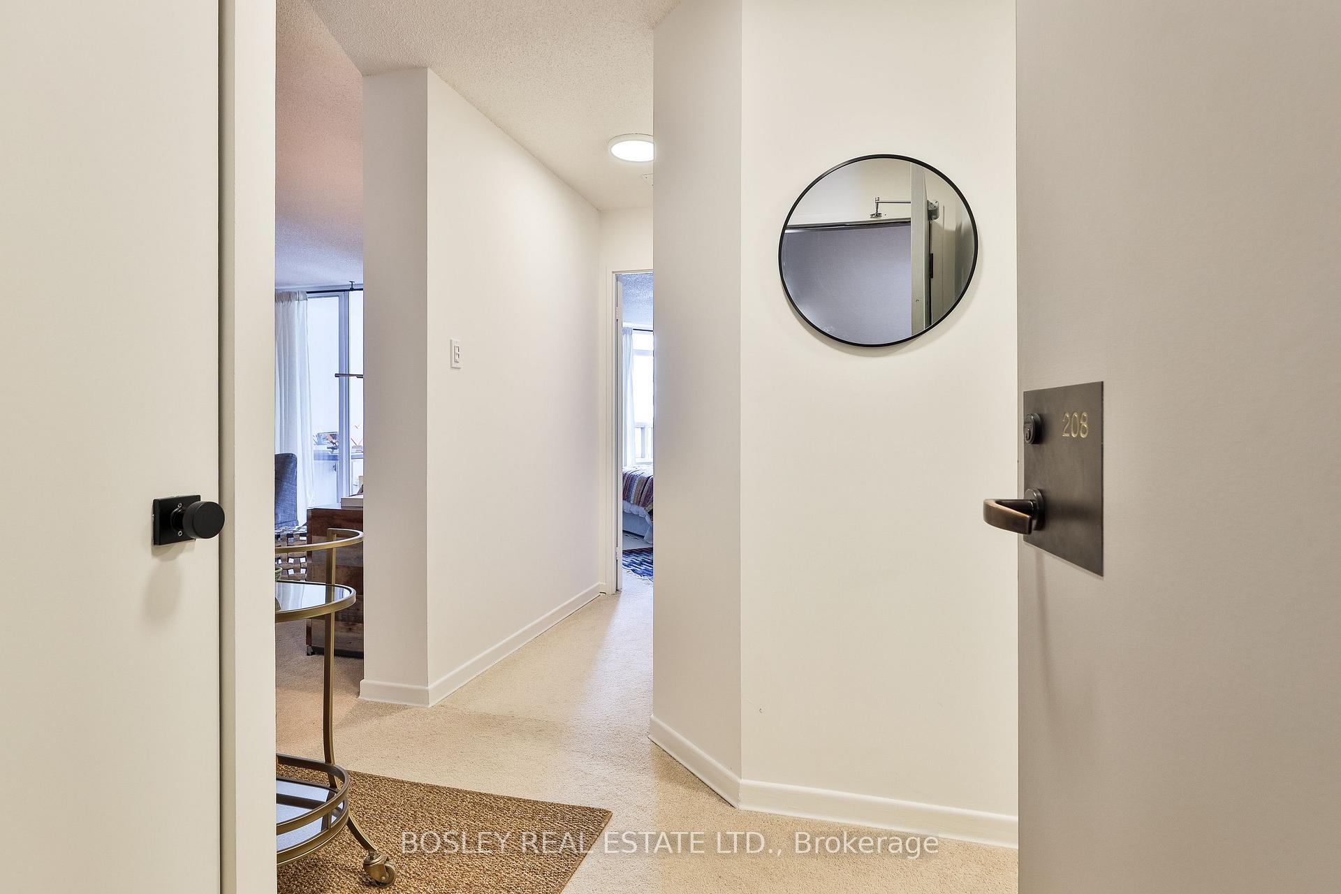 2 Bedrooms Condo at 25 Maitland, Toronto For sale