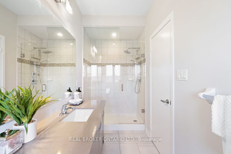 Primary Ensuite 4 Pc With Spa Tub