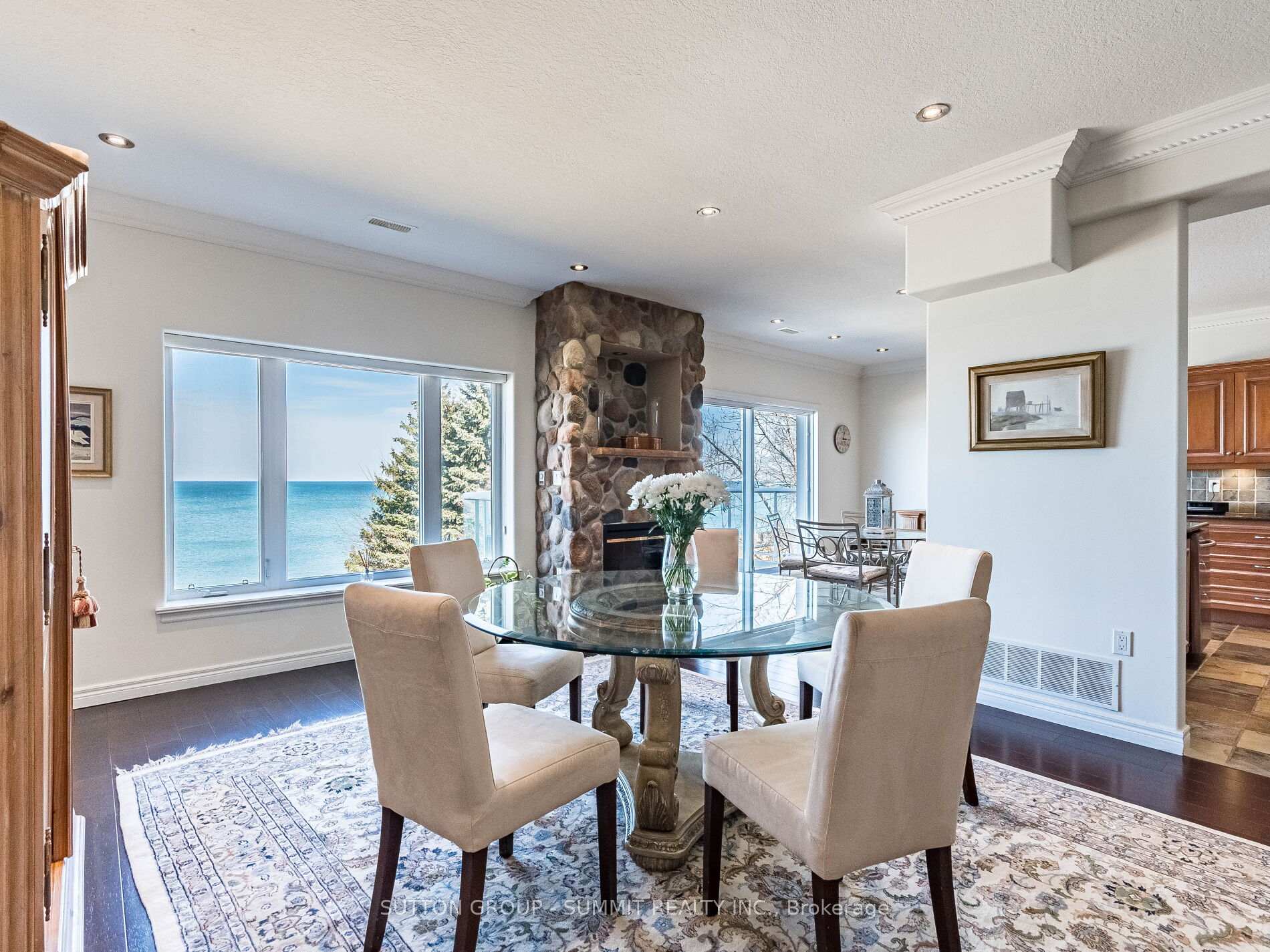 3 Bedrooms Condo at 484 Millen, Hamilton For sale