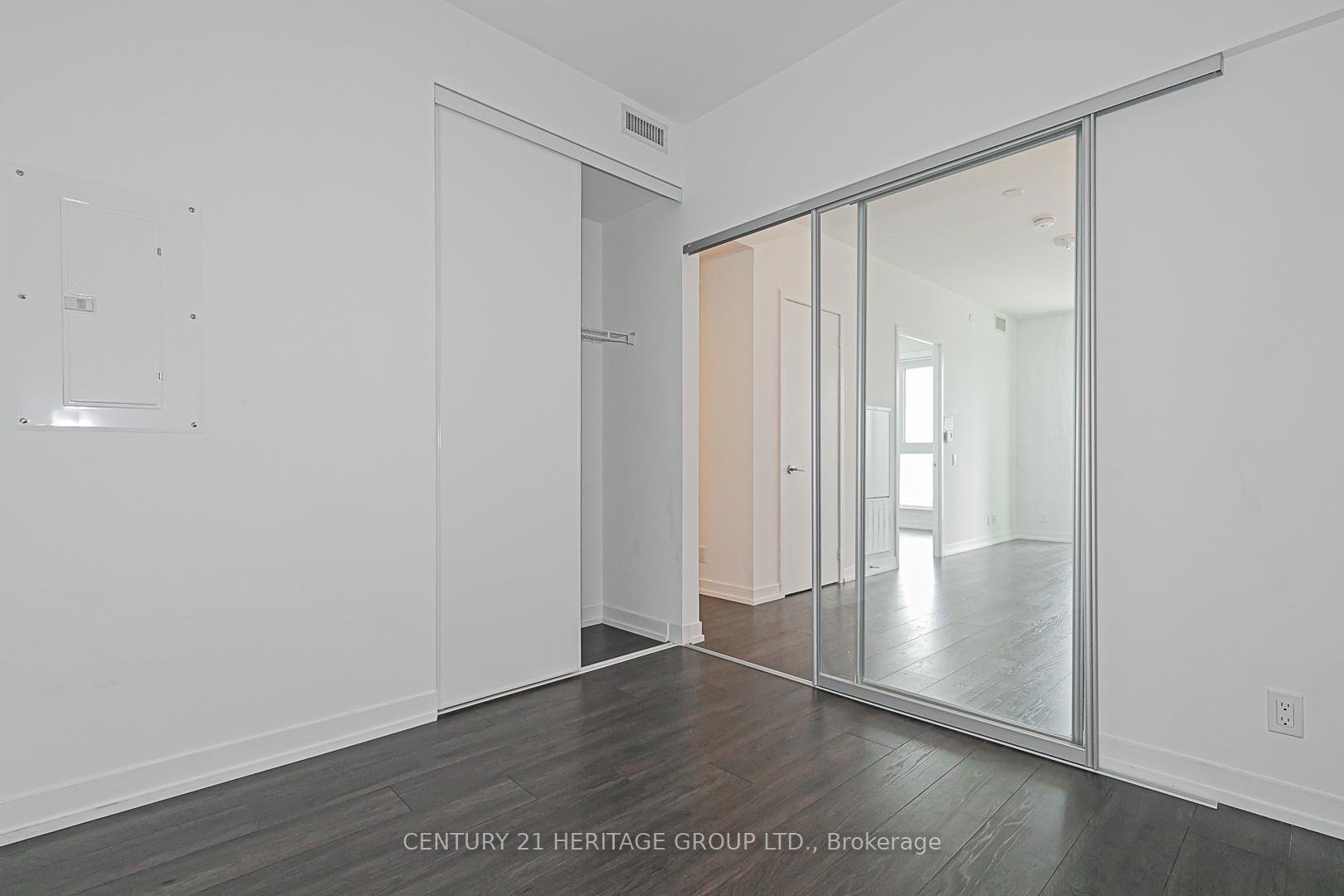 2 Bedrooms Condo at 950 PORTAGE,  Vaughan For sale