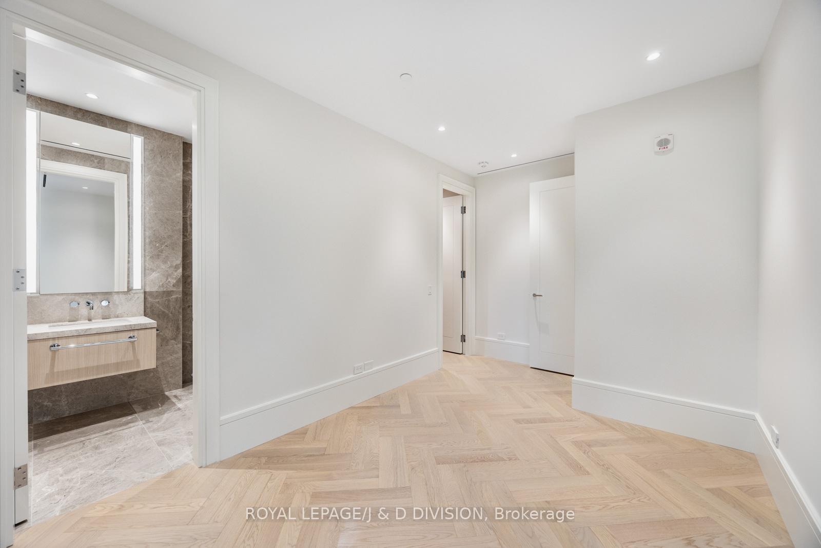 2 Bedrooms Condo at 7 Dale, Toronto For sale