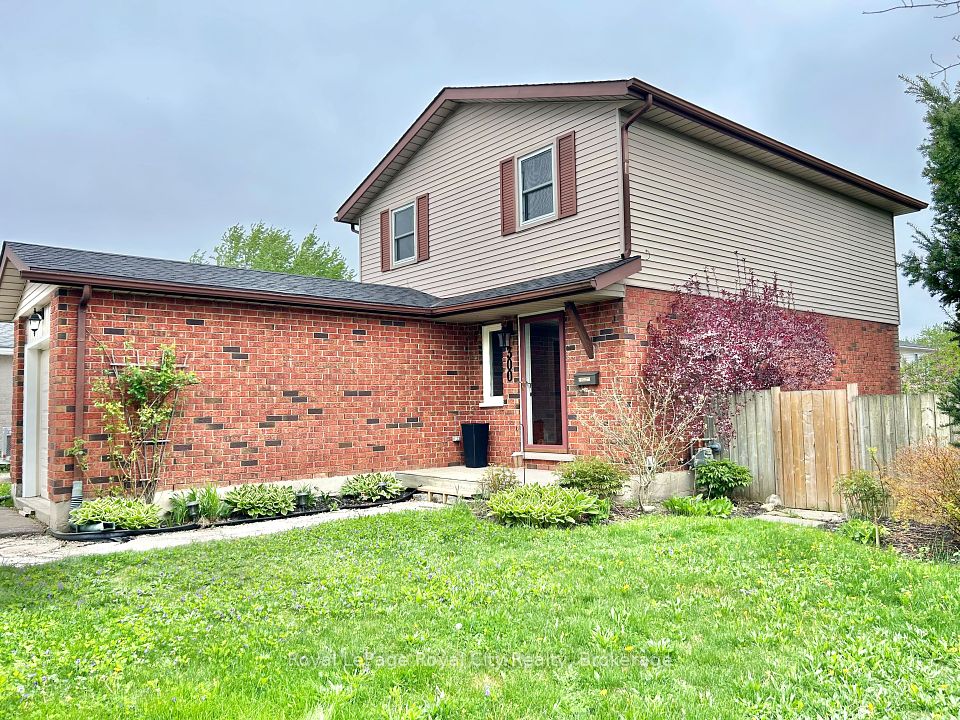 300 Strathallan Street, Centre Wellington, ON N1M 3L5