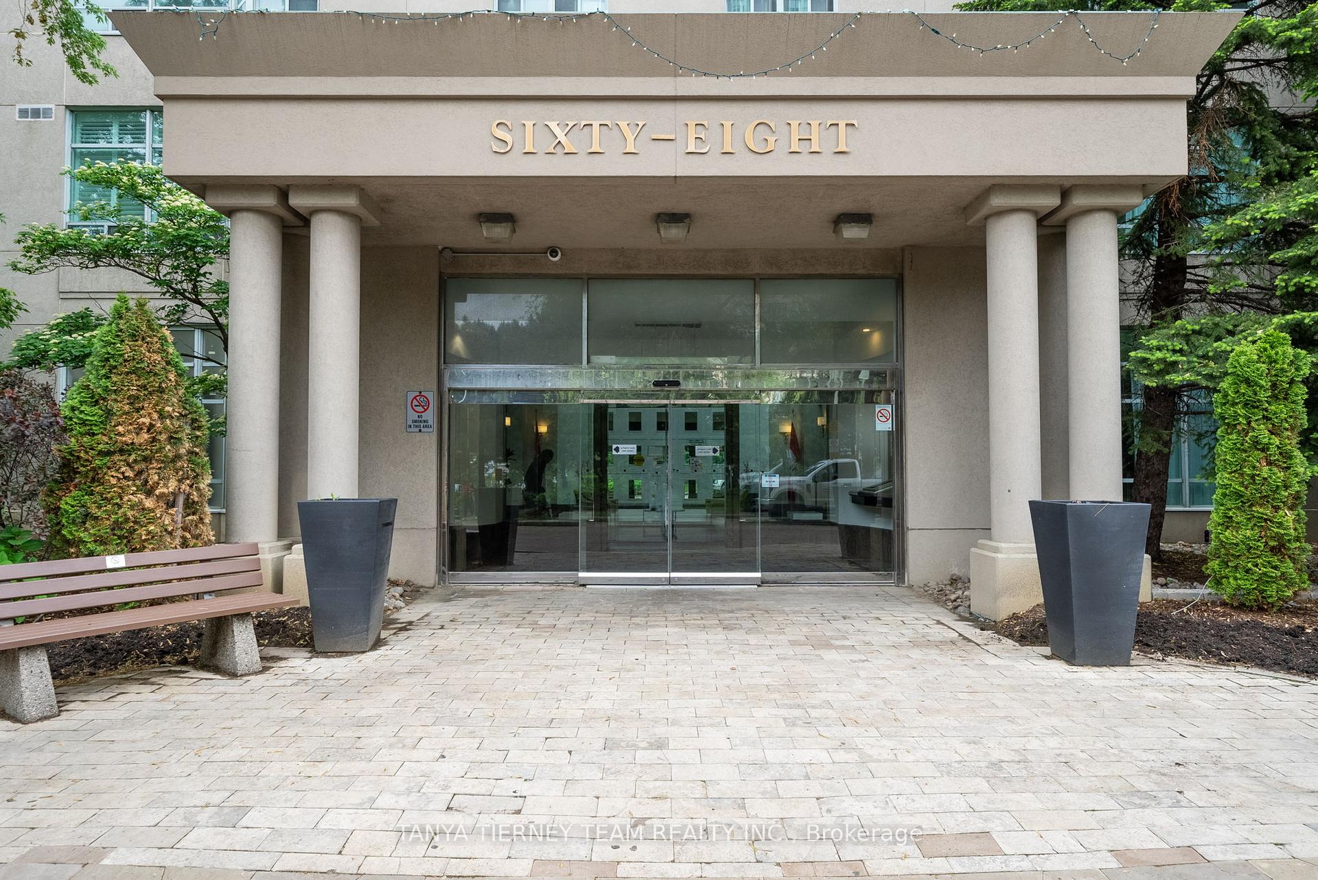 2 Bedrooms Condo at 68 Corporate, Toronto For sale