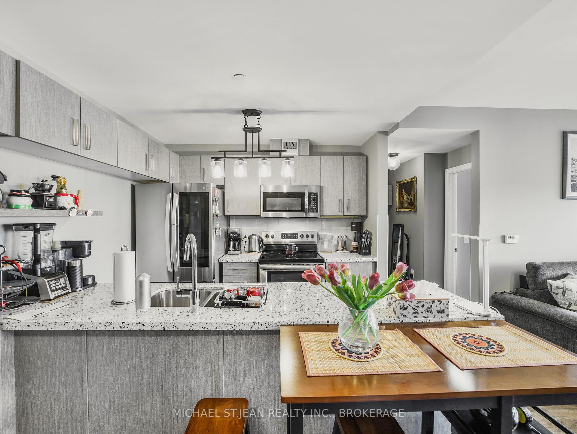 2 Bedrooms Condo at 2750 King,  Hamilton For sale