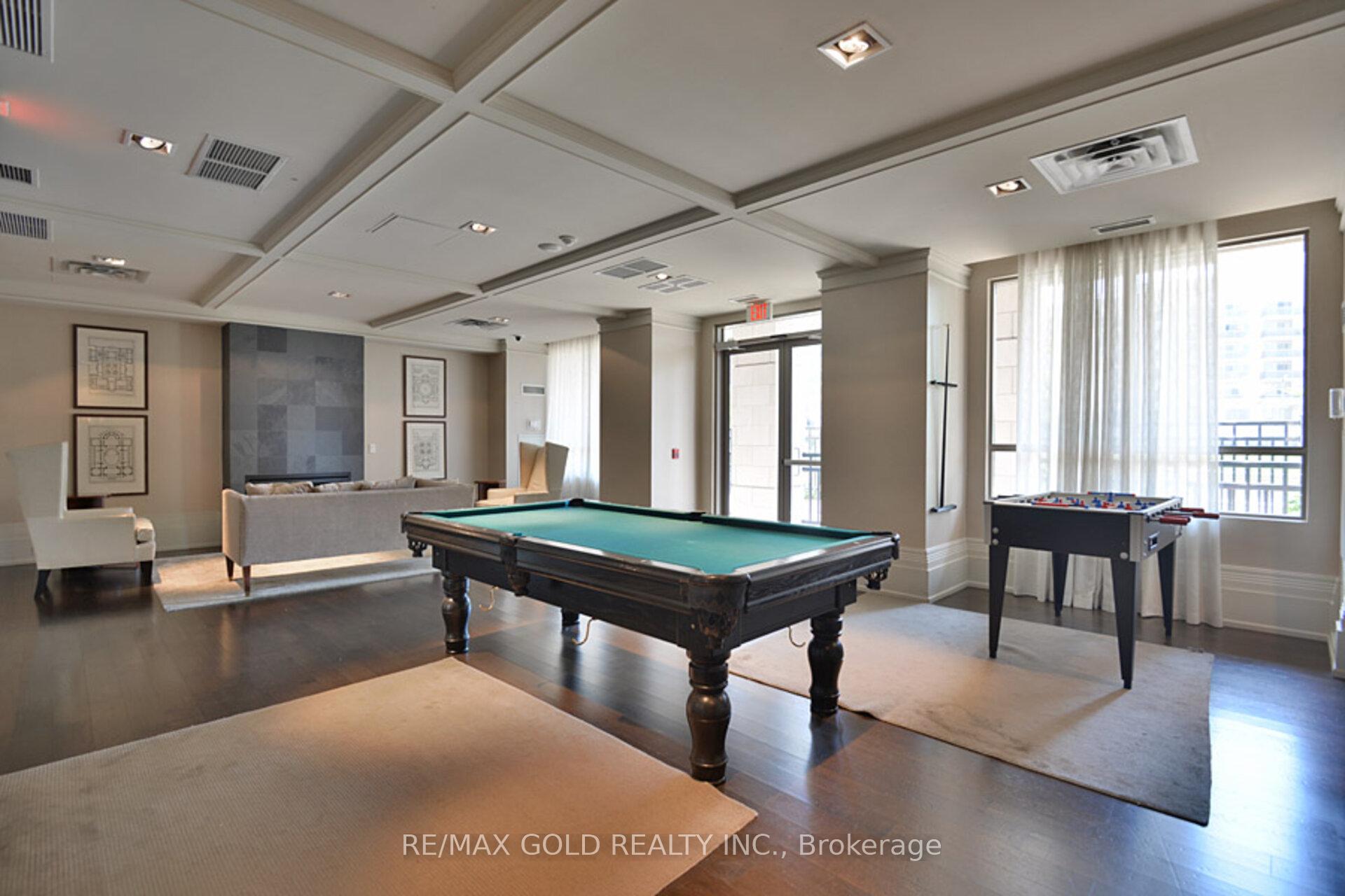 3 Bedrooms Condo at 388 Prince Of Wales, Mississauga For sale