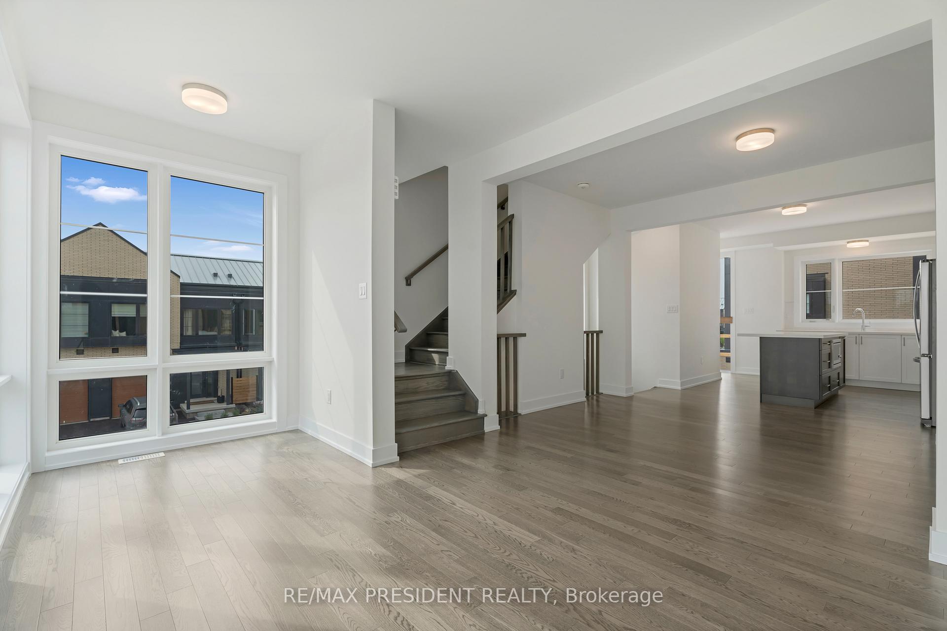 3 Bedrooms Condo at 2273 Turnberry, Burlington For sale