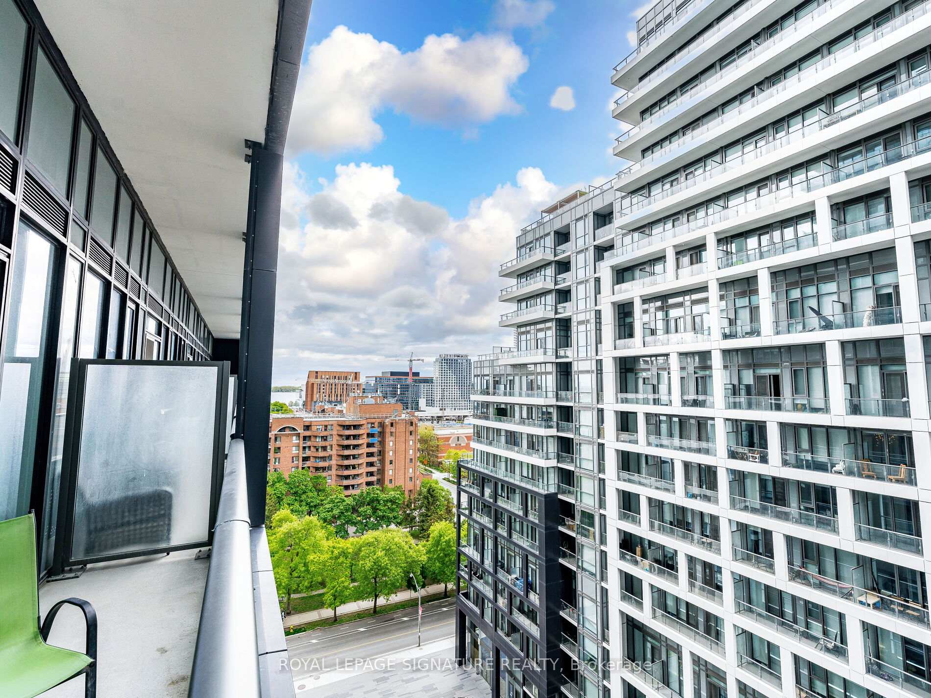2 Bedrooms Condo at 60 Princess, Toronto For sale