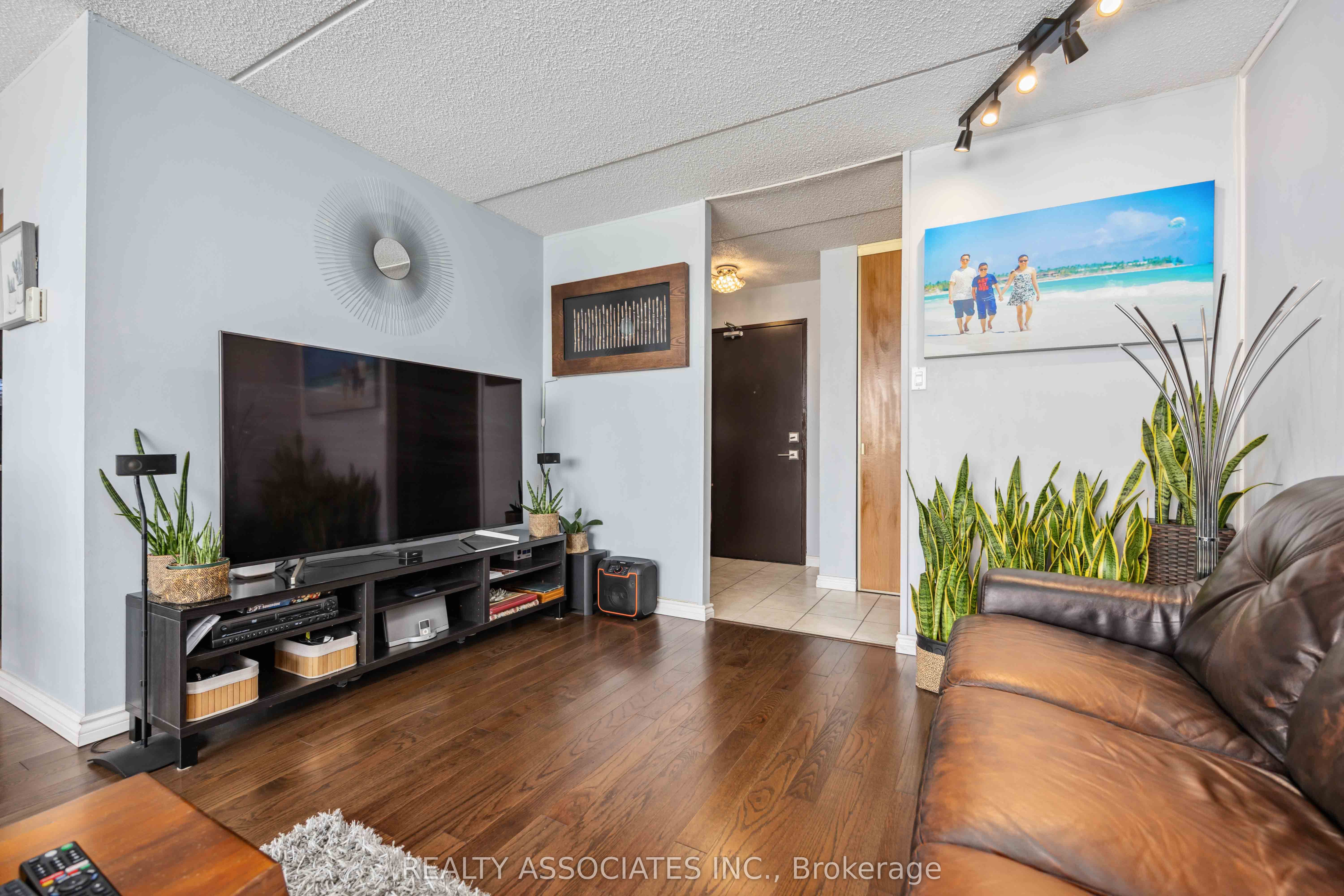 2 Glamorgan Avenue, #1014