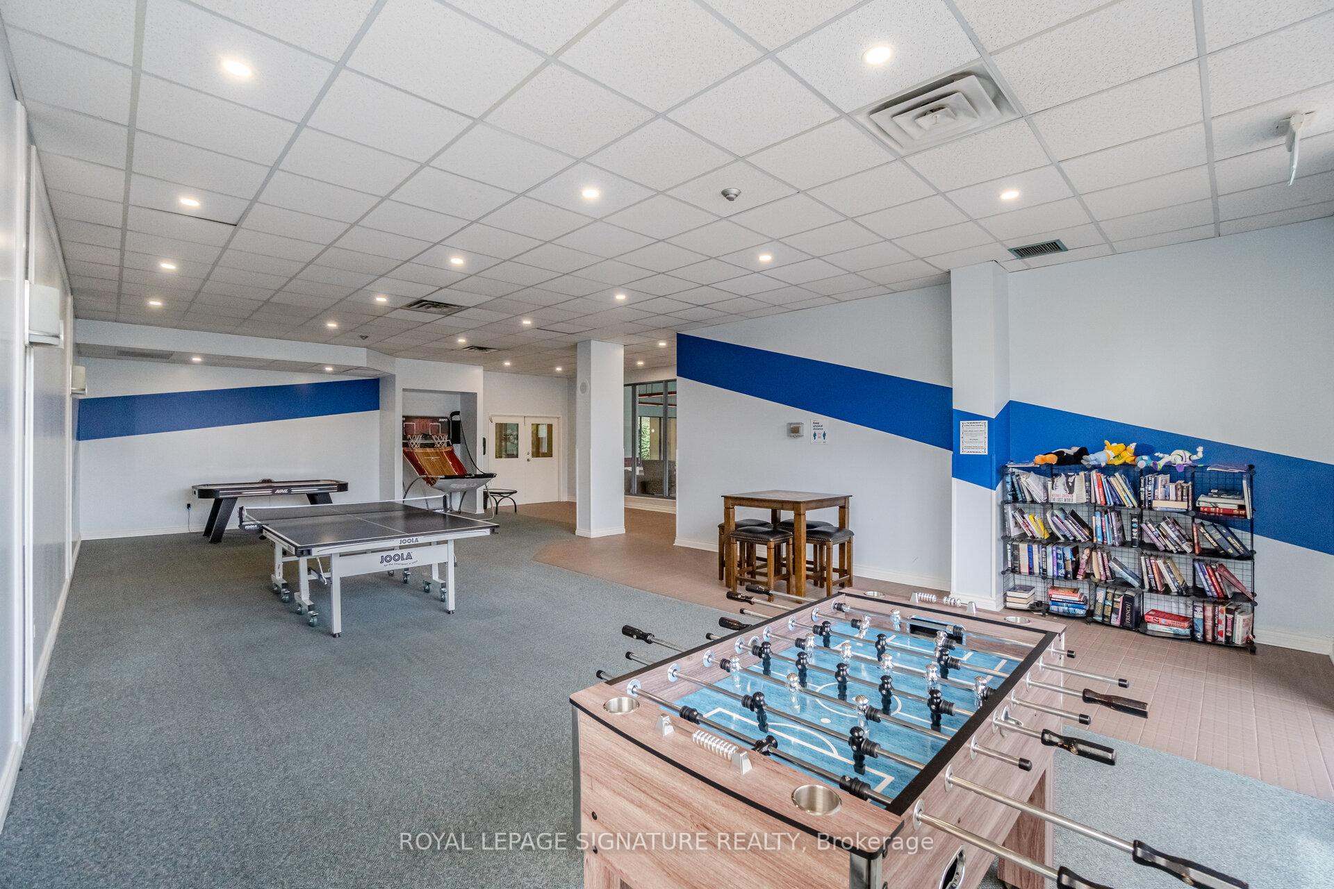 3 Bedrooms Condo at 250 Webb, Mississauga For sale