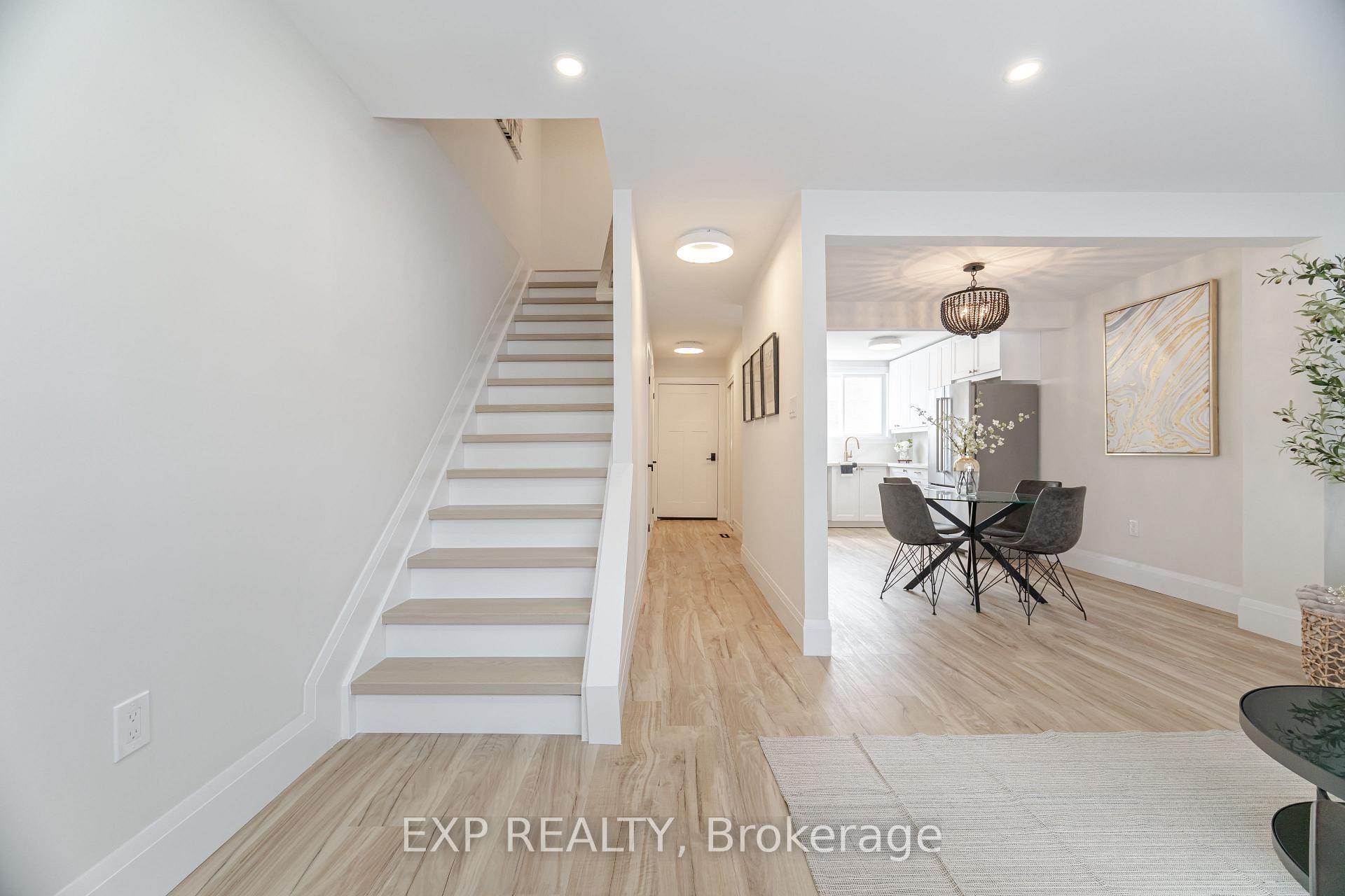 3 Bedrooms Condo at 120 Quigley,  Hamilton For sale
