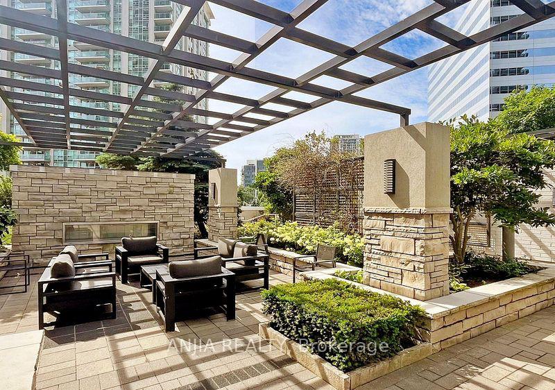 3 Bedrooms Condo at 2 Anndale,  Toronto For sale