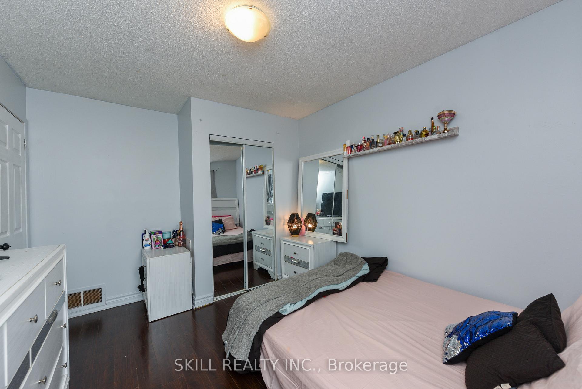 5 Bedrooms Condo at 7500 Goreway,  Mississauga For sale