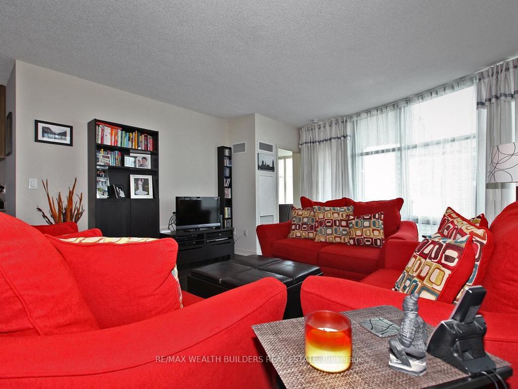 3 Bedrooms Condo at 35 Mariner,  Toronto For sale