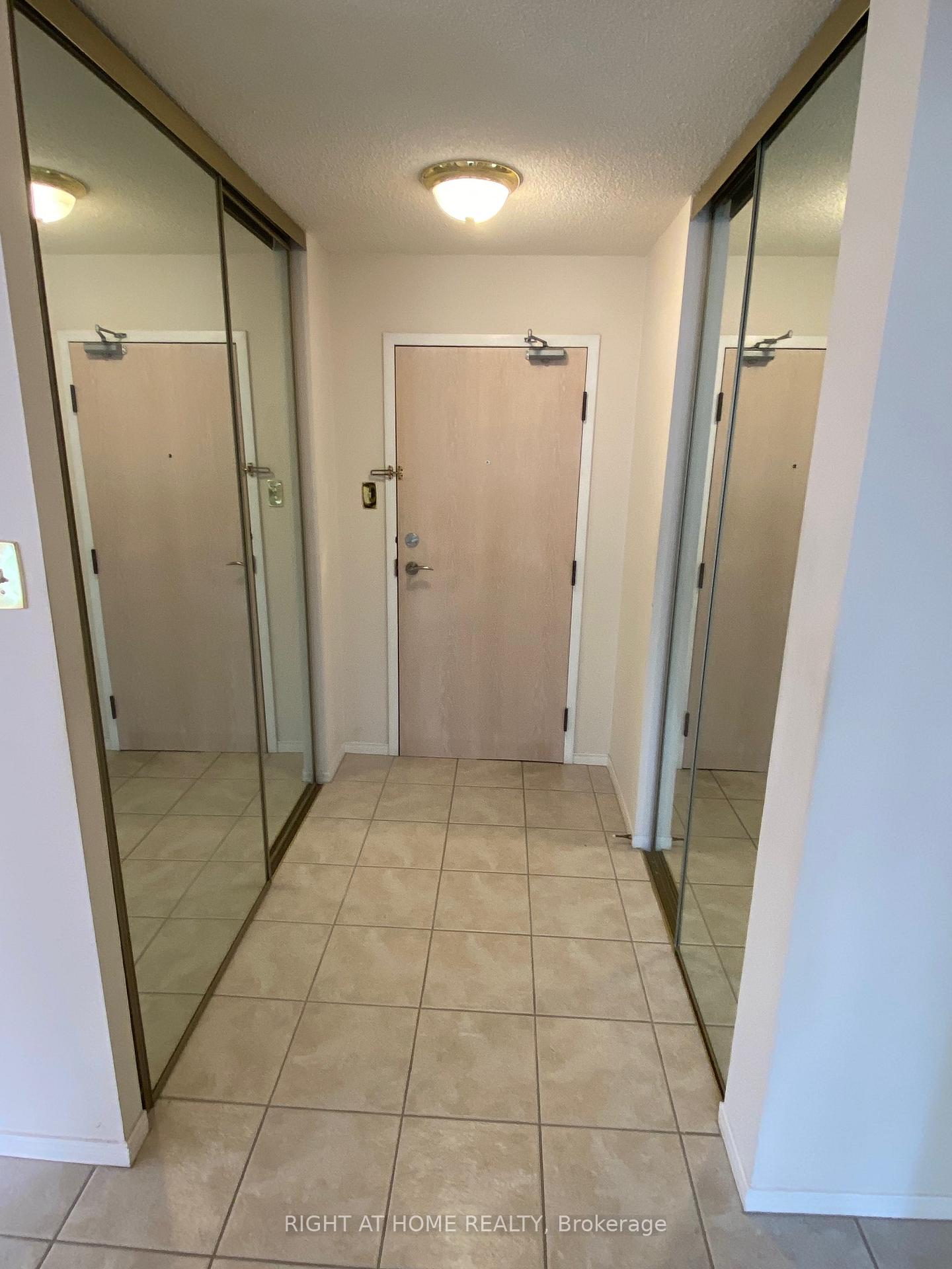 3 Bedrooms Condo at 330 Rathburn, Mississauga For sale