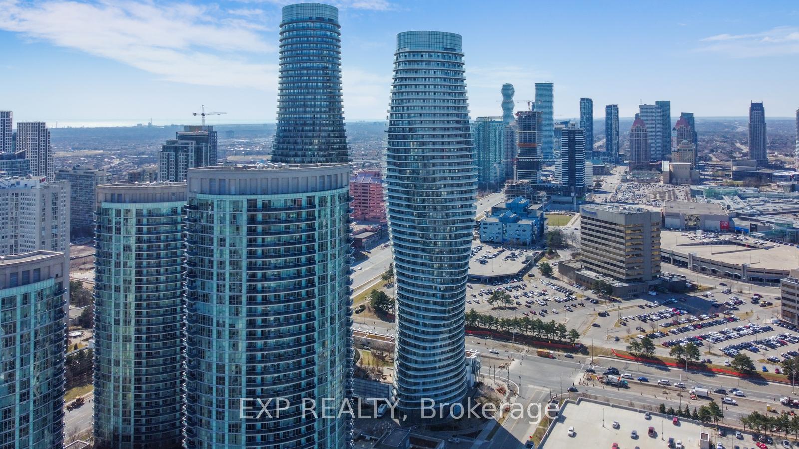 4 Bedrooms Condo at 80 Absolute, Mississauga For sale