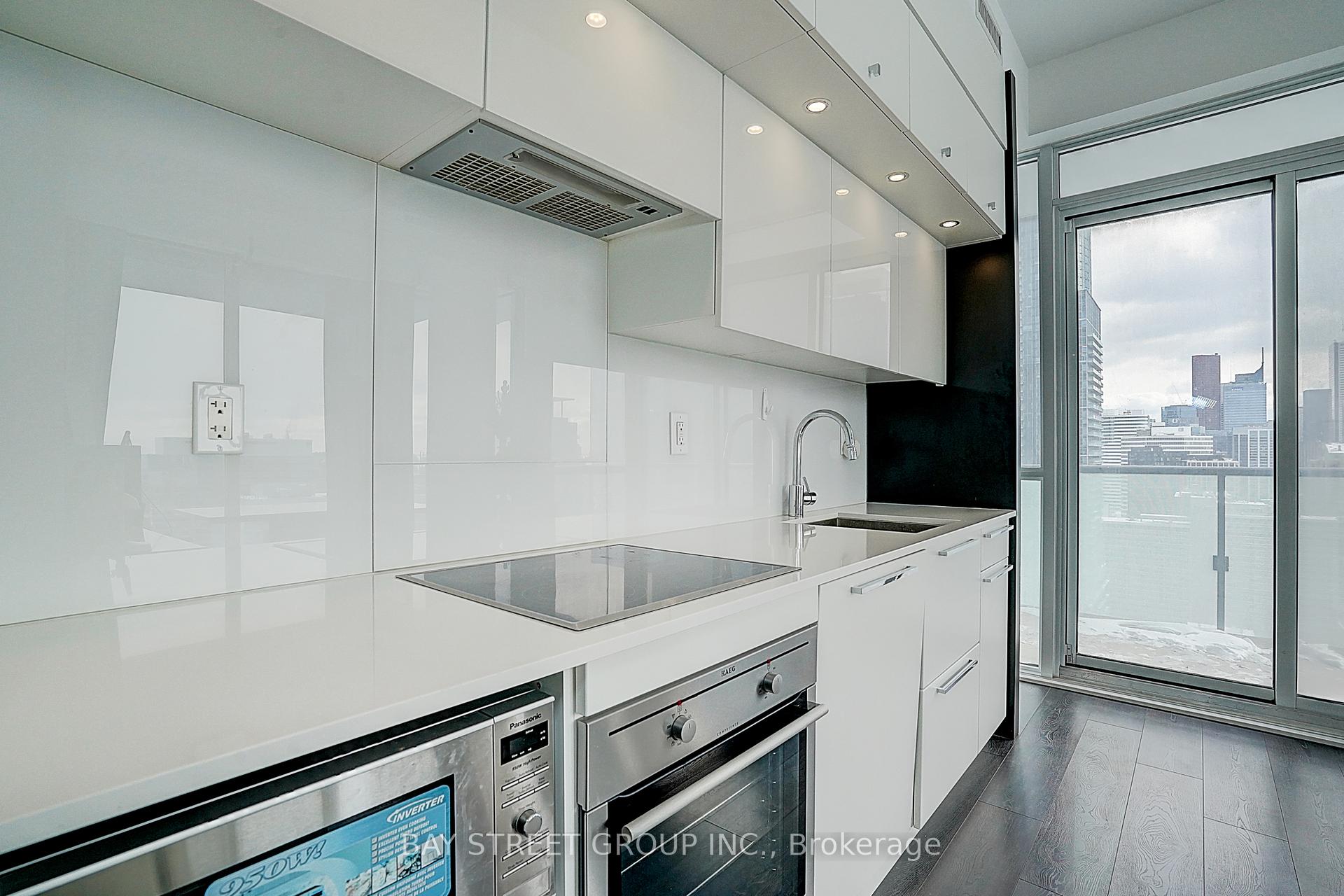 1 Bedroom Condo at 15 Grenville, Toronto For sale