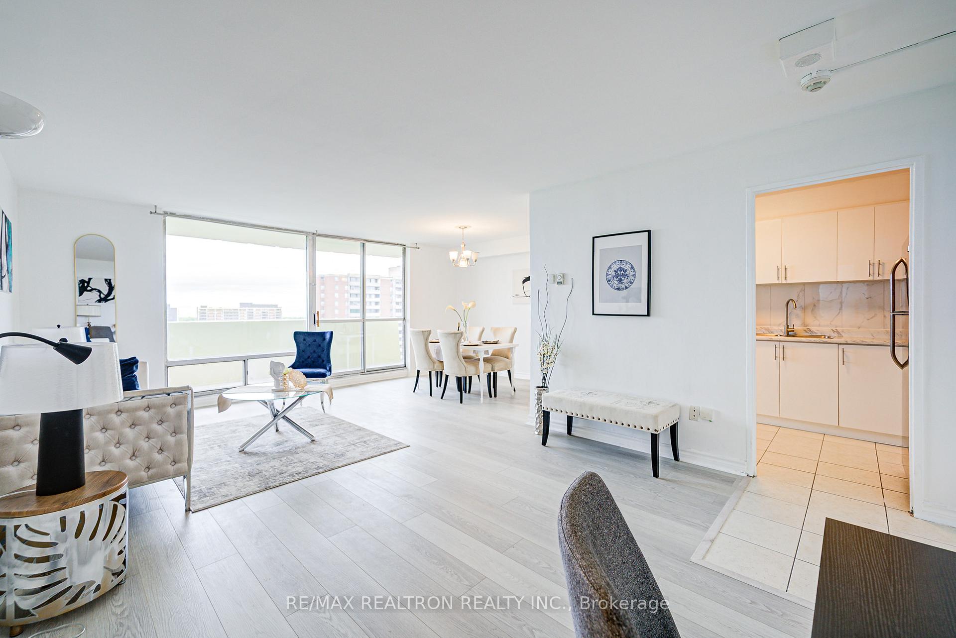 2 Bedrooms Condo at 5 Massey, Toronto For sale
