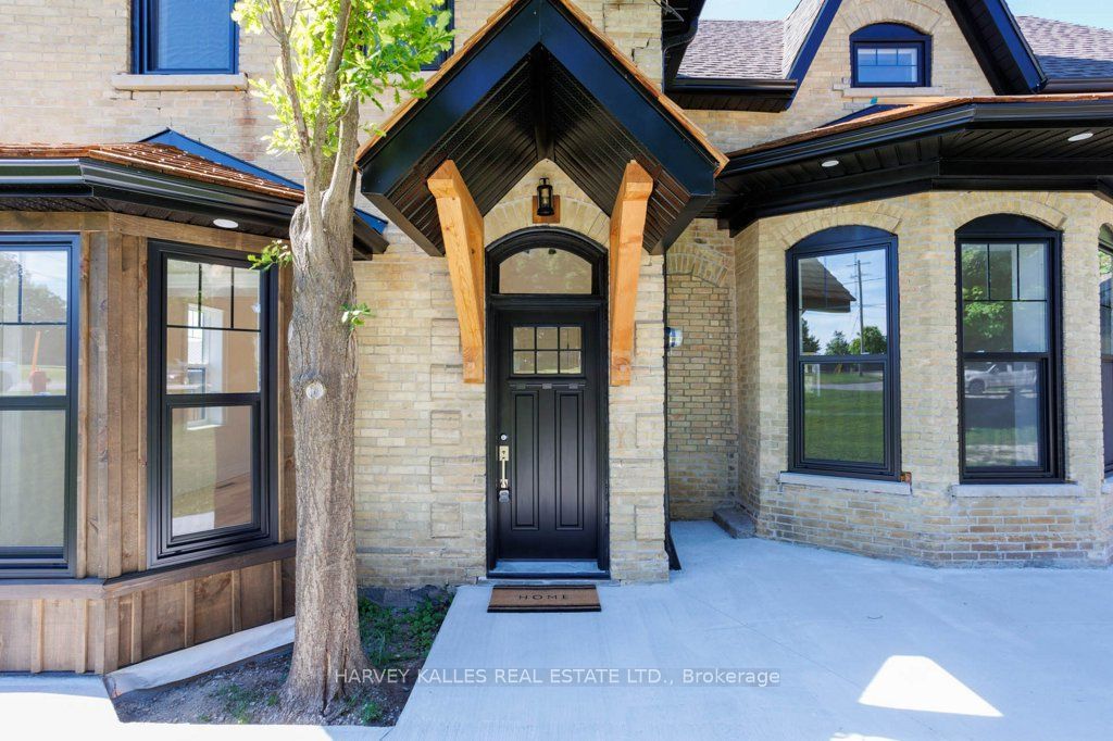 16 Hillcrest Street W