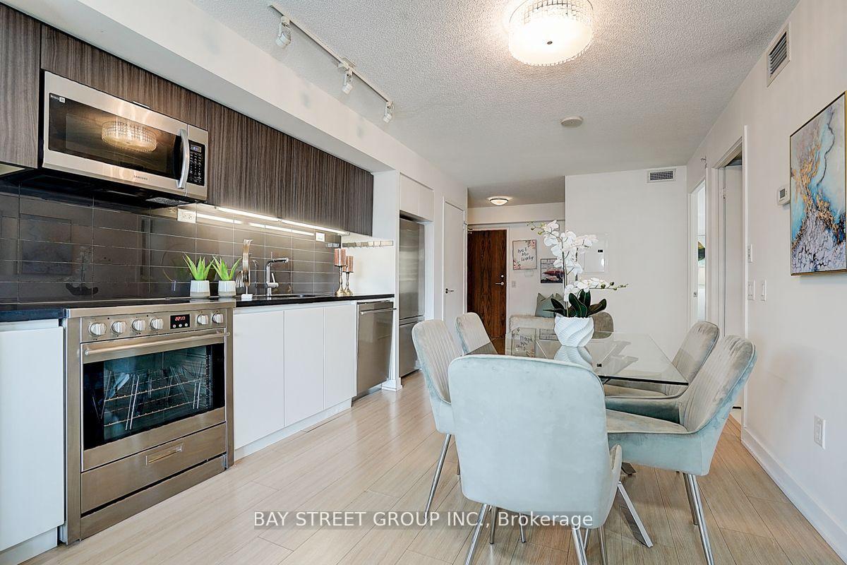2 Bedrooms Condo at 85 Queens Wharf, Toronto For sale