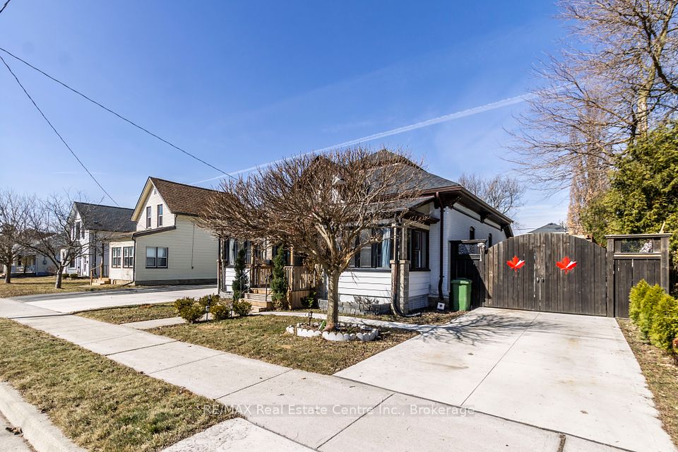 30 Erie Street, St. Thomas, ON N5R 2M5