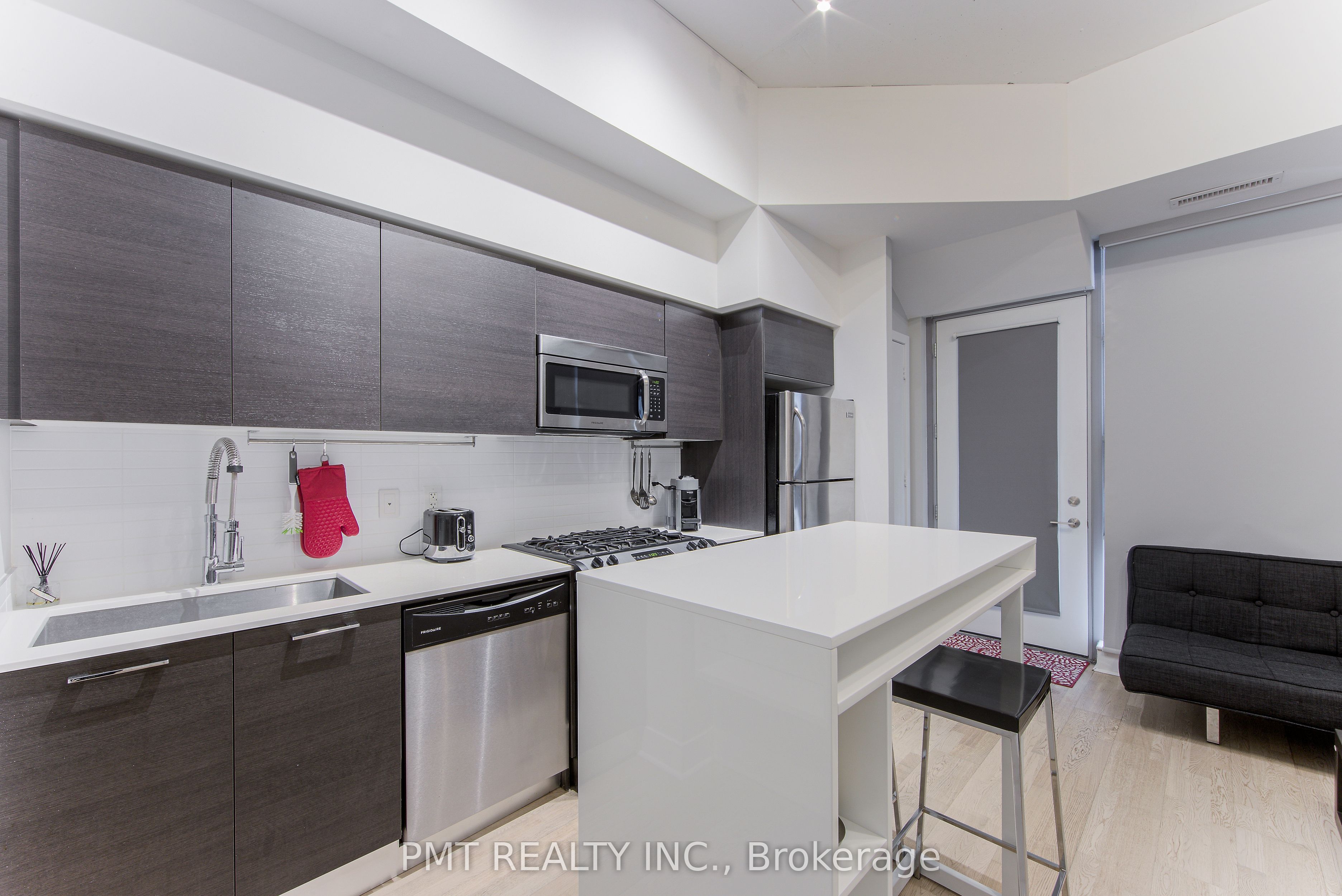 399 Adelaide Street W, #105