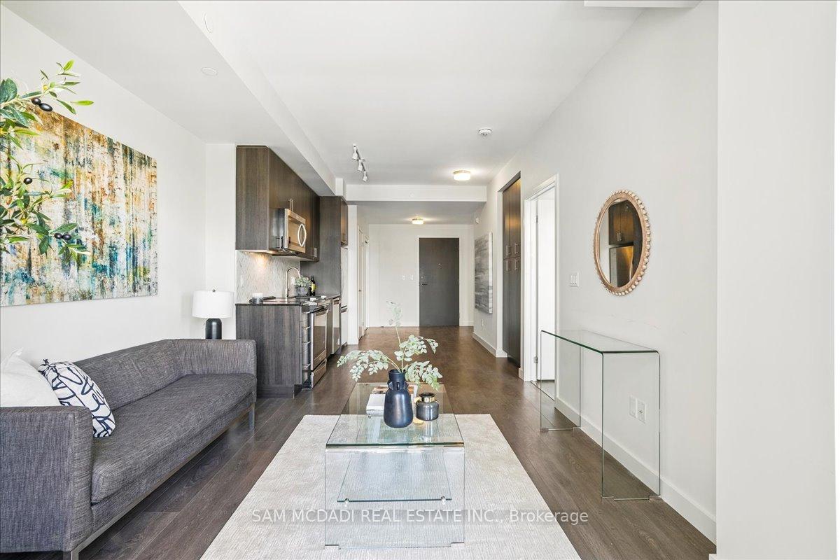 2 Bedrooms Condo at 210 Sabina Dr, Oakville For sale