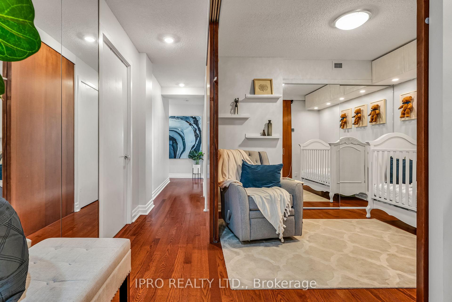 3 Bedrooms Condo at 500 Queens, Toronto For sale
