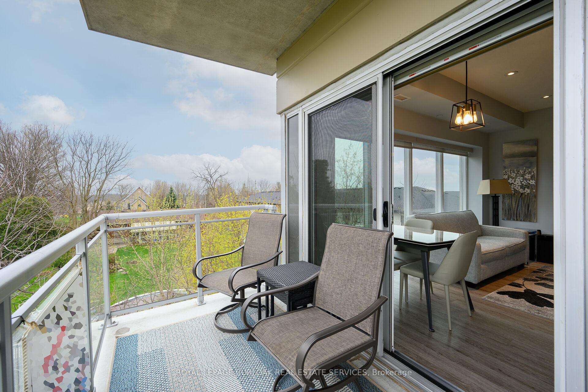 2 Bedrooms Condo at 16 Markle,  Hamilton For sale