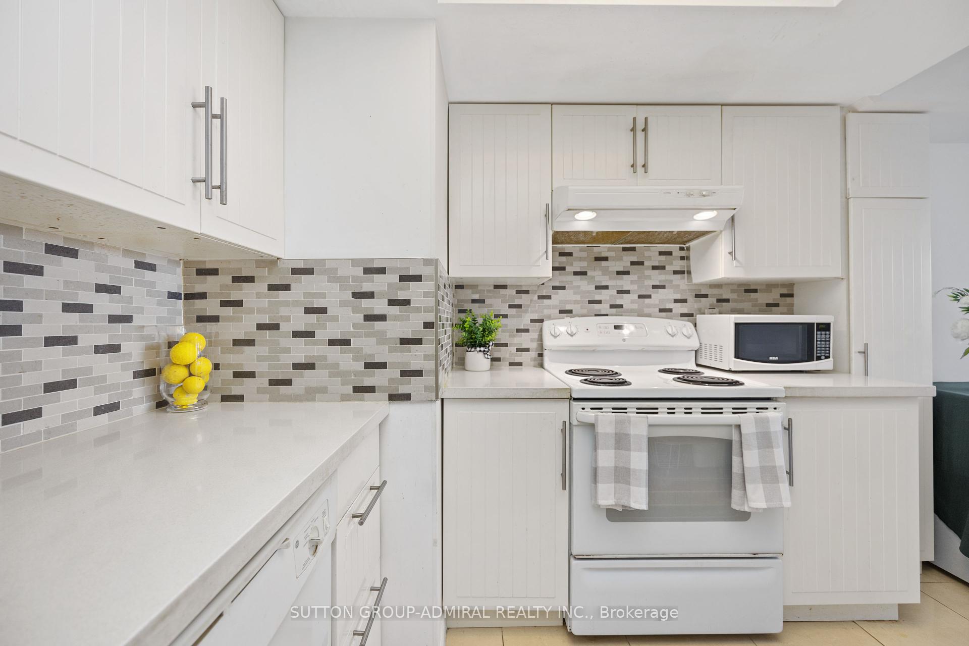 3 Bedrooms Condo at 4460 Tucana, Mississauga For sale