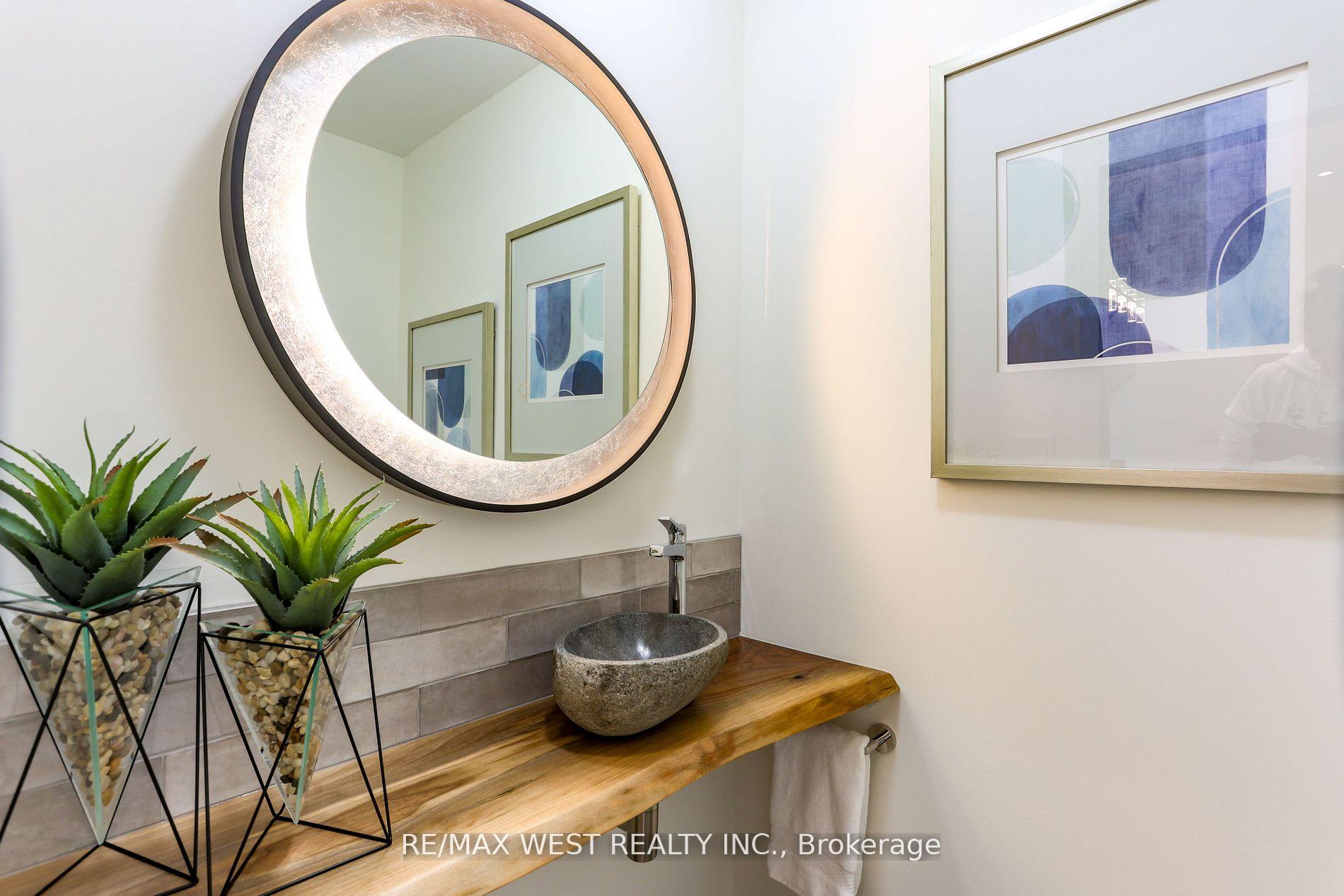 2 Bedrooms Condo at 508 Wellington,  Toronto For sale