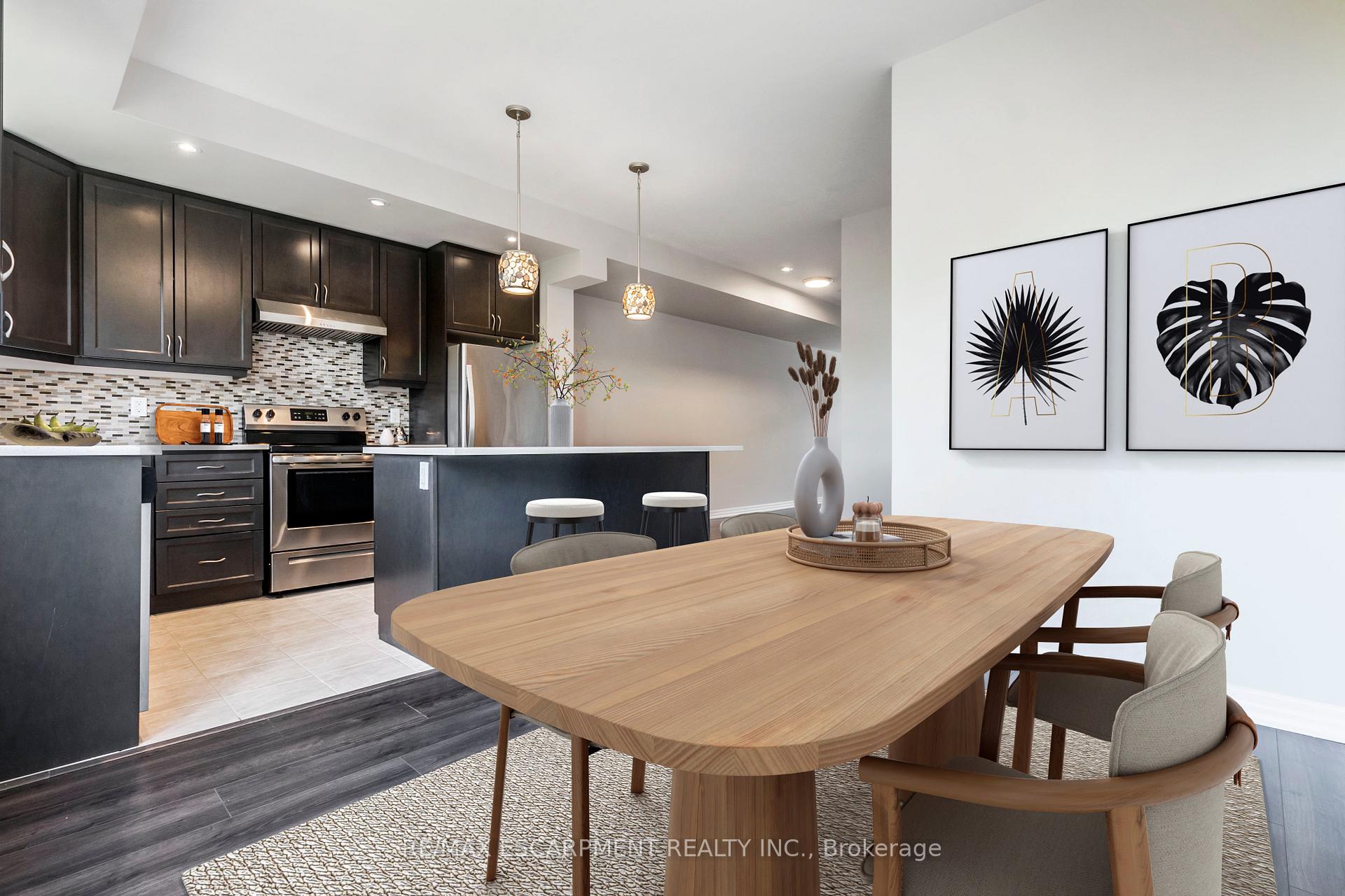 3 Bedrooms Condo at 290 Barton, Hamilton For sale