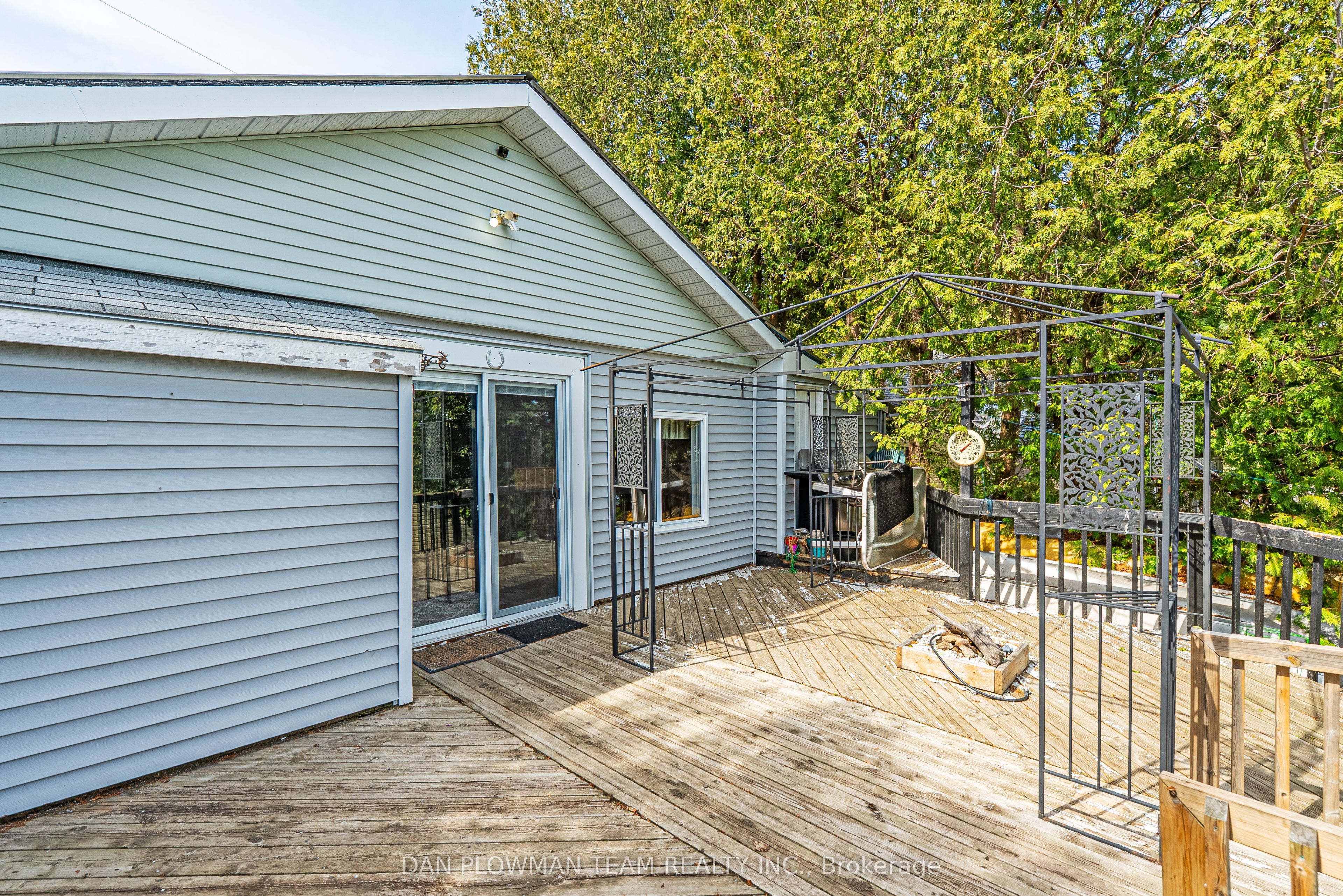 32 Beach Road