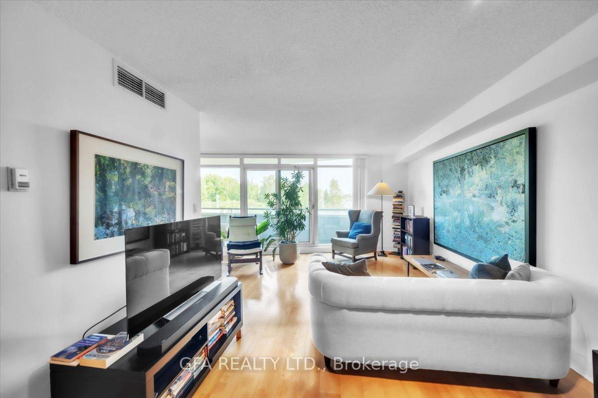 2 Bedrooms Condo at 550 Queens, Toronto For sale