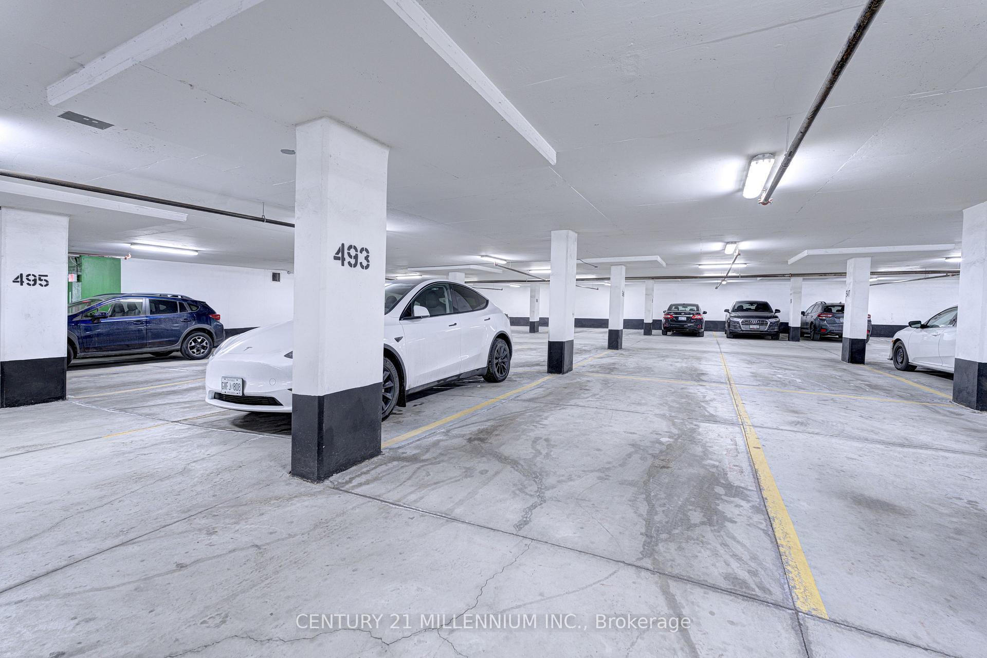 2 Bedrooms Condo at 365 Prince Of Wales, Mississauga For sale