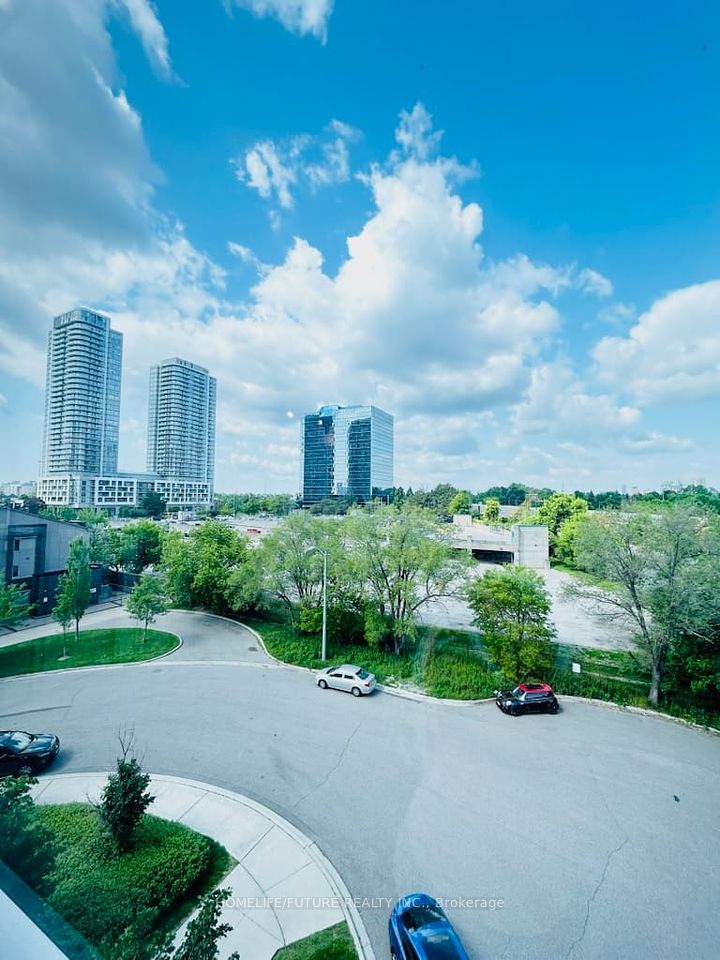 275 Village Green