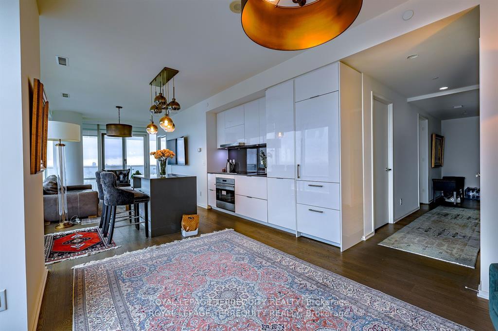 2 Bedrooms Condo at 1 Bloor, Toronto For sale