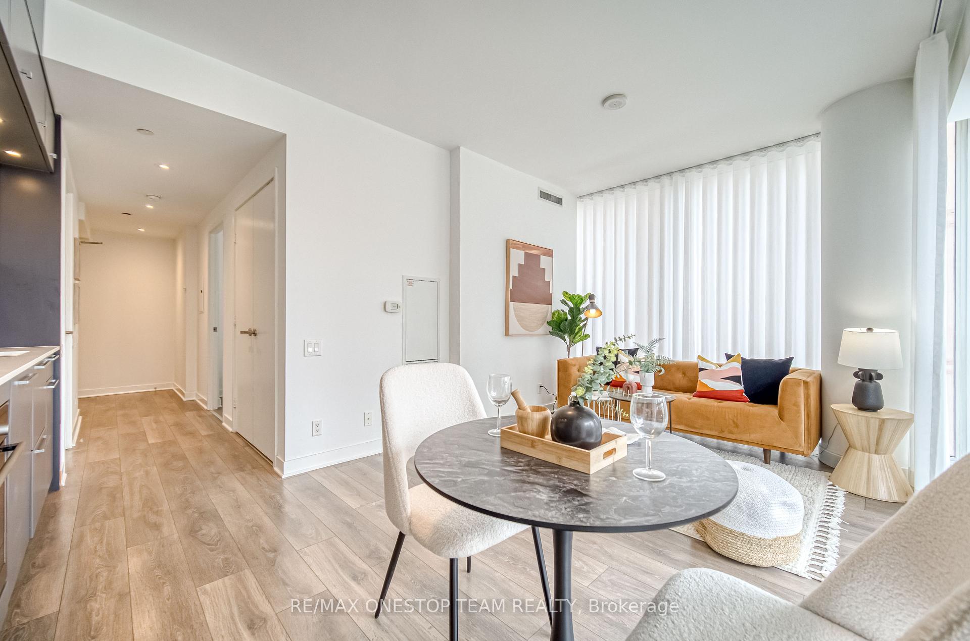 1 Bedroom Condo at 15 Grenville, Toronto For sale