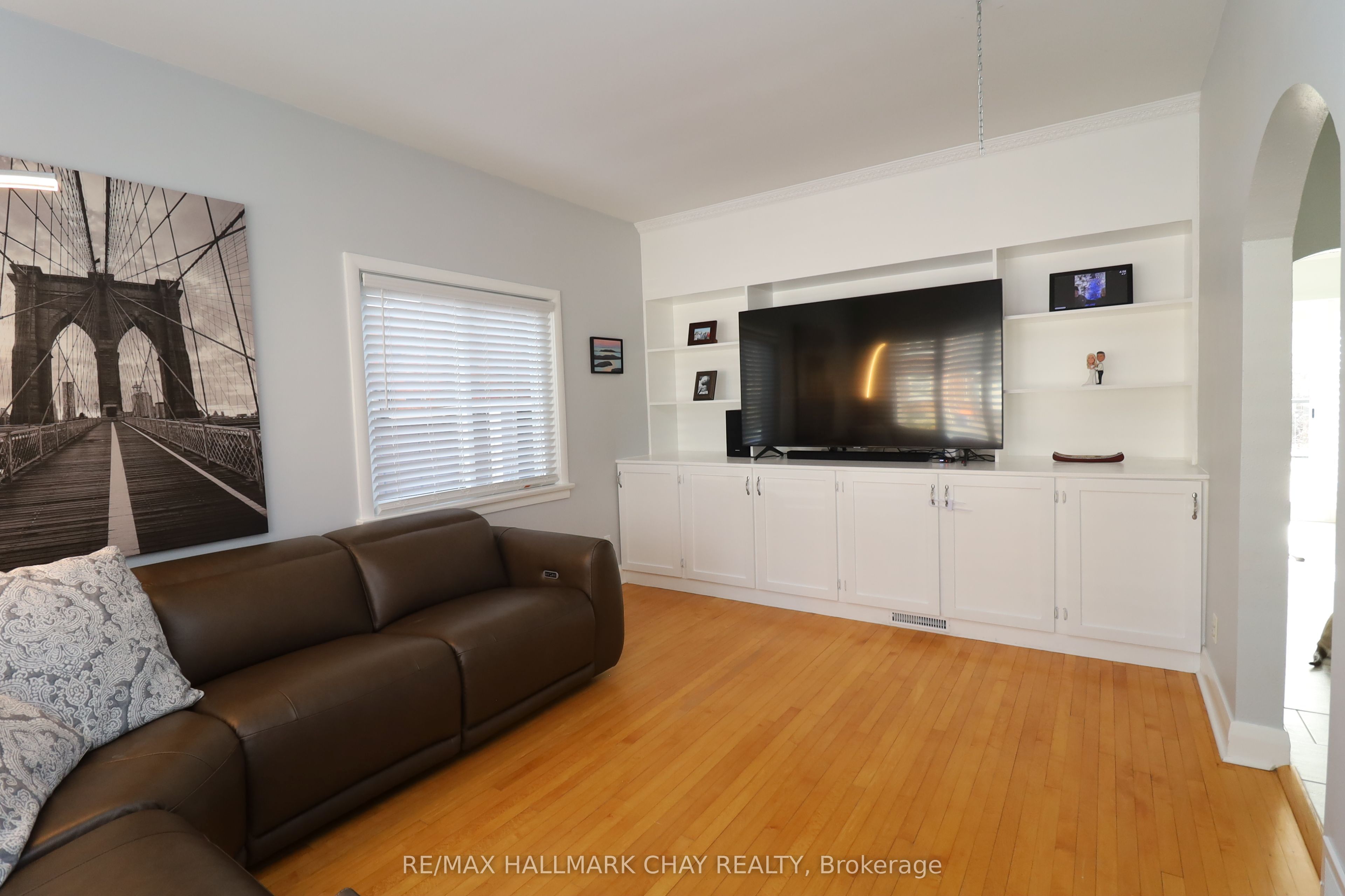 138 Owen Street N