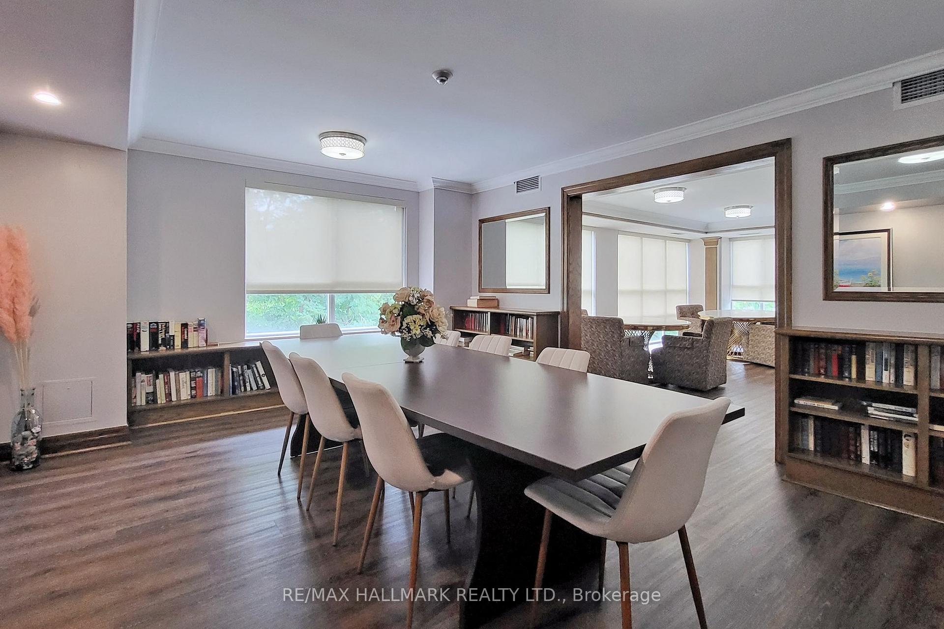 3 Bedrooms Condo at 121 Woodbridge, Vaughan For sale