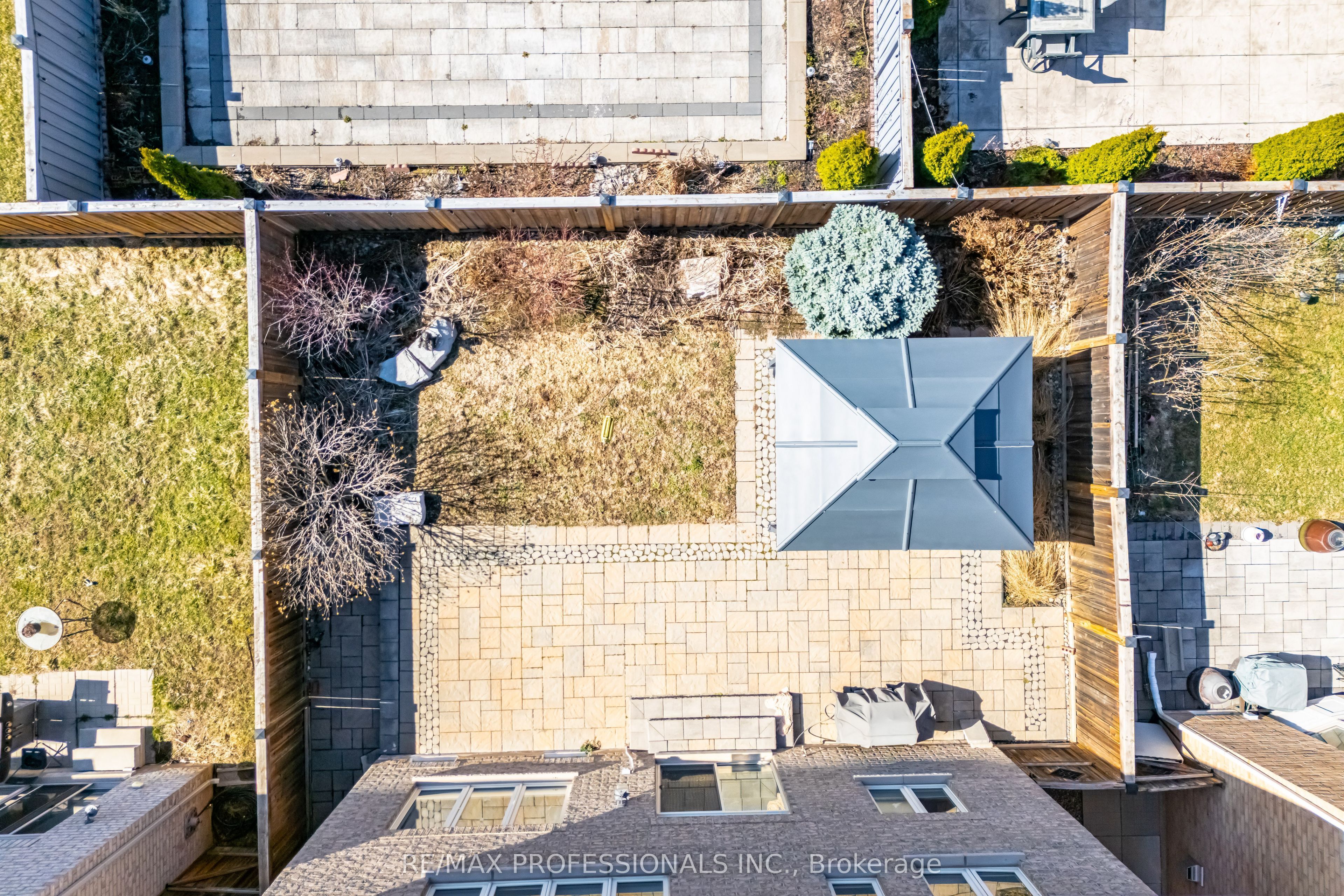 35 Lampman Crescent