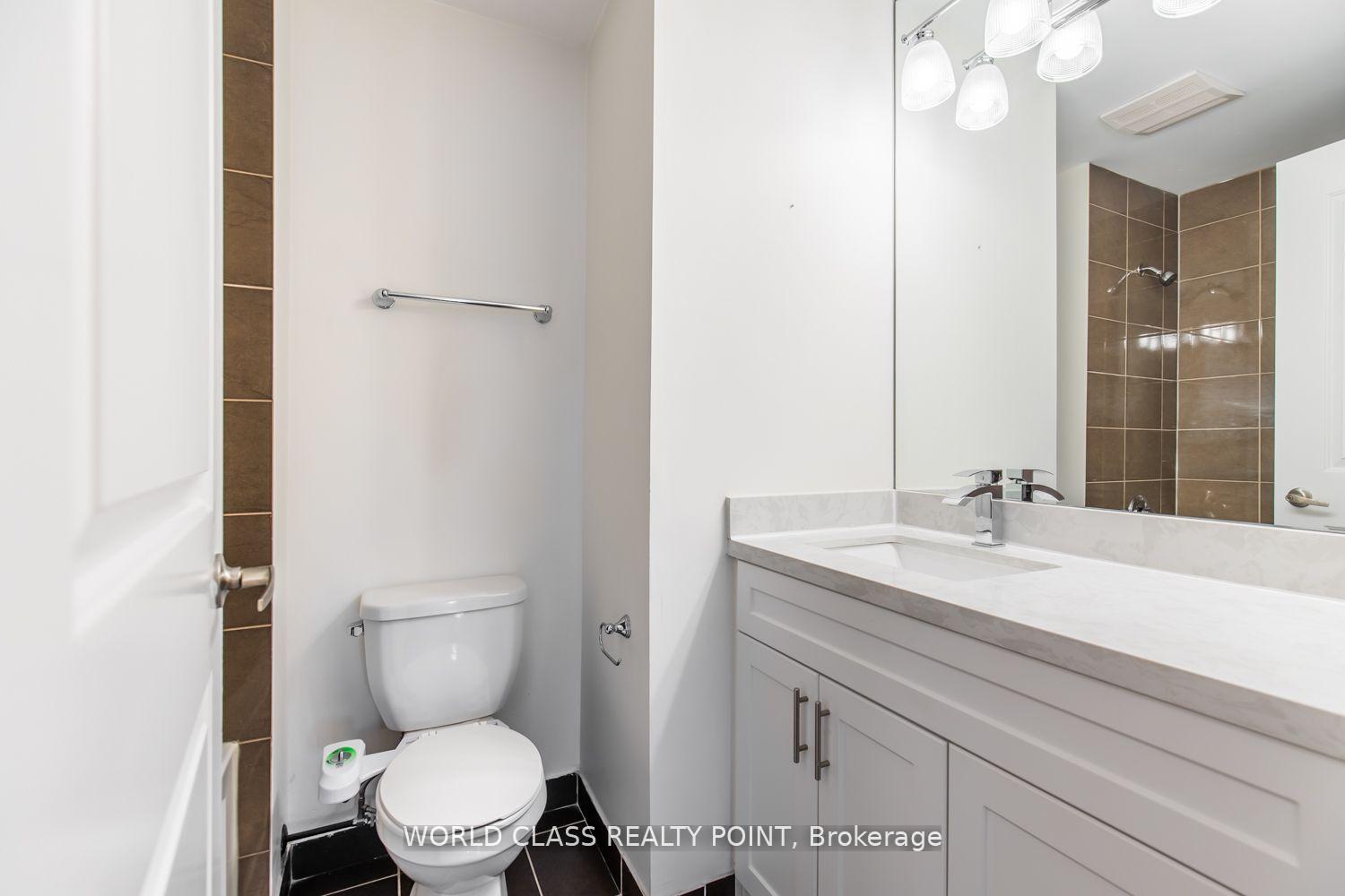 2 Bedrooms Condo at 330 Burnhamthorpe, Mississauga For sale