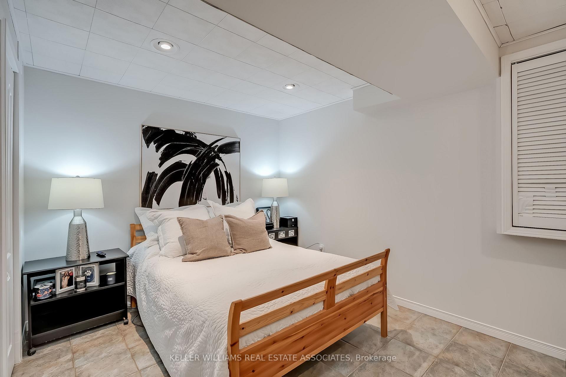 4 Bedrooms Condo at 5305 Glen Erin, Mississauga For sale