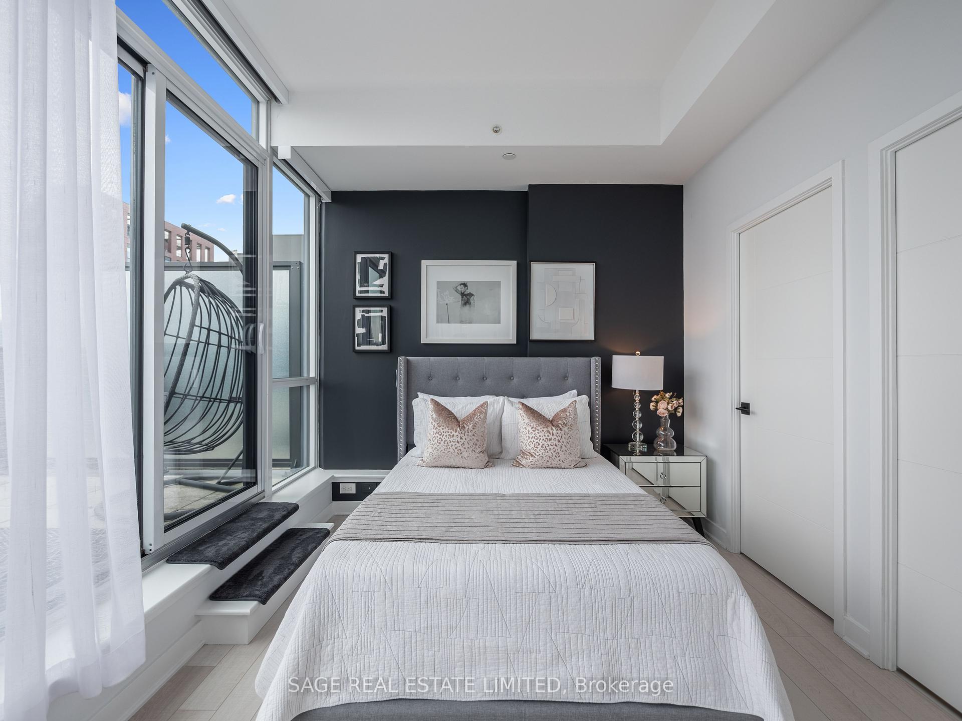 2 Bedrooms Condo at 290 Adelaide, Toronto For sale